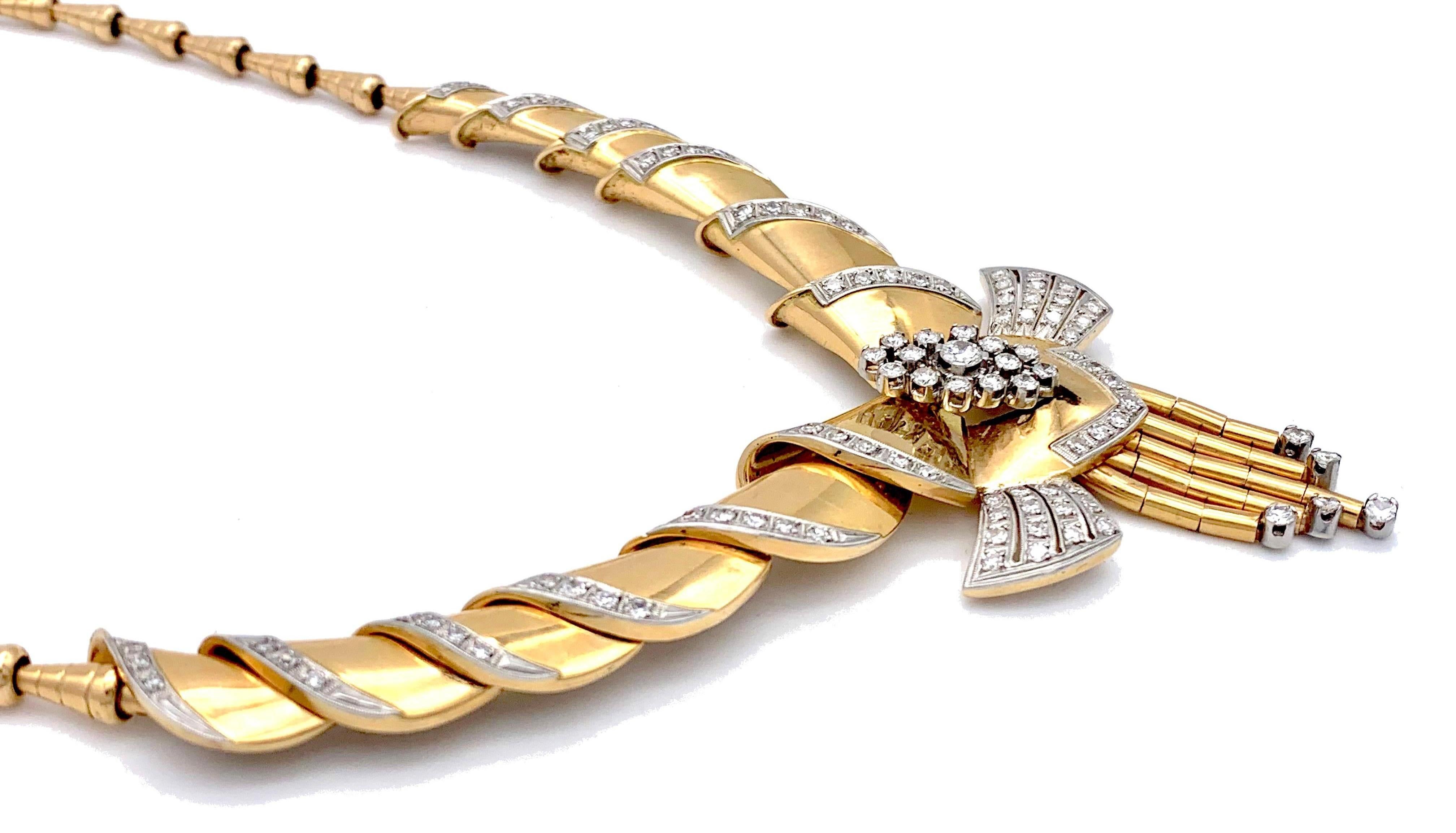 Diese atemberaubende Retro-Halskette wurde in den späten 1940er Jahren aus 18 Karat Gold gefertigt. Kegelförmige Elemente in verschiedenen Größen wurden zu diesem fabelhaften Schmuckstück zusammengefügt. Die Vorderseite  der Halskette ist als eine