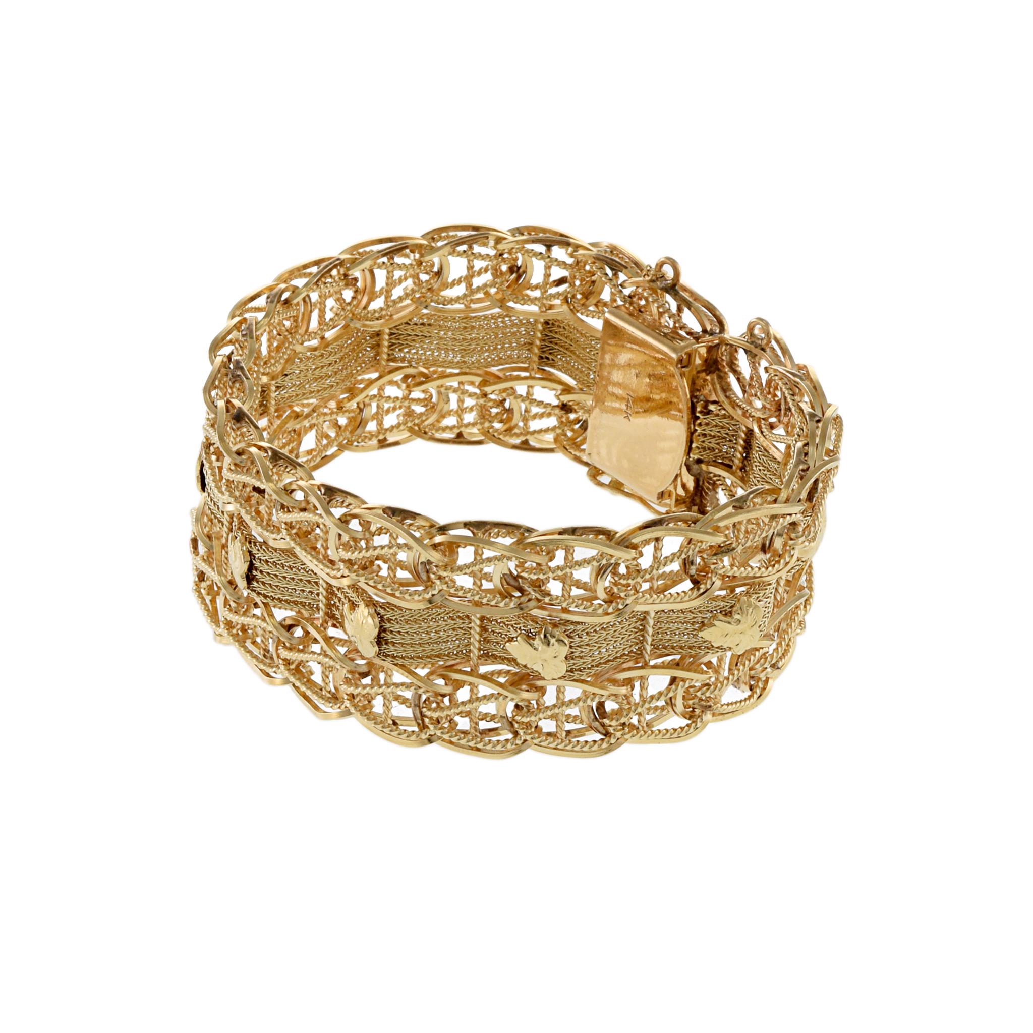 Vintage Retro Period 14KT Yellow Gold Wide Mesh Gold Bracelet In Excellent Condition In New York, NY