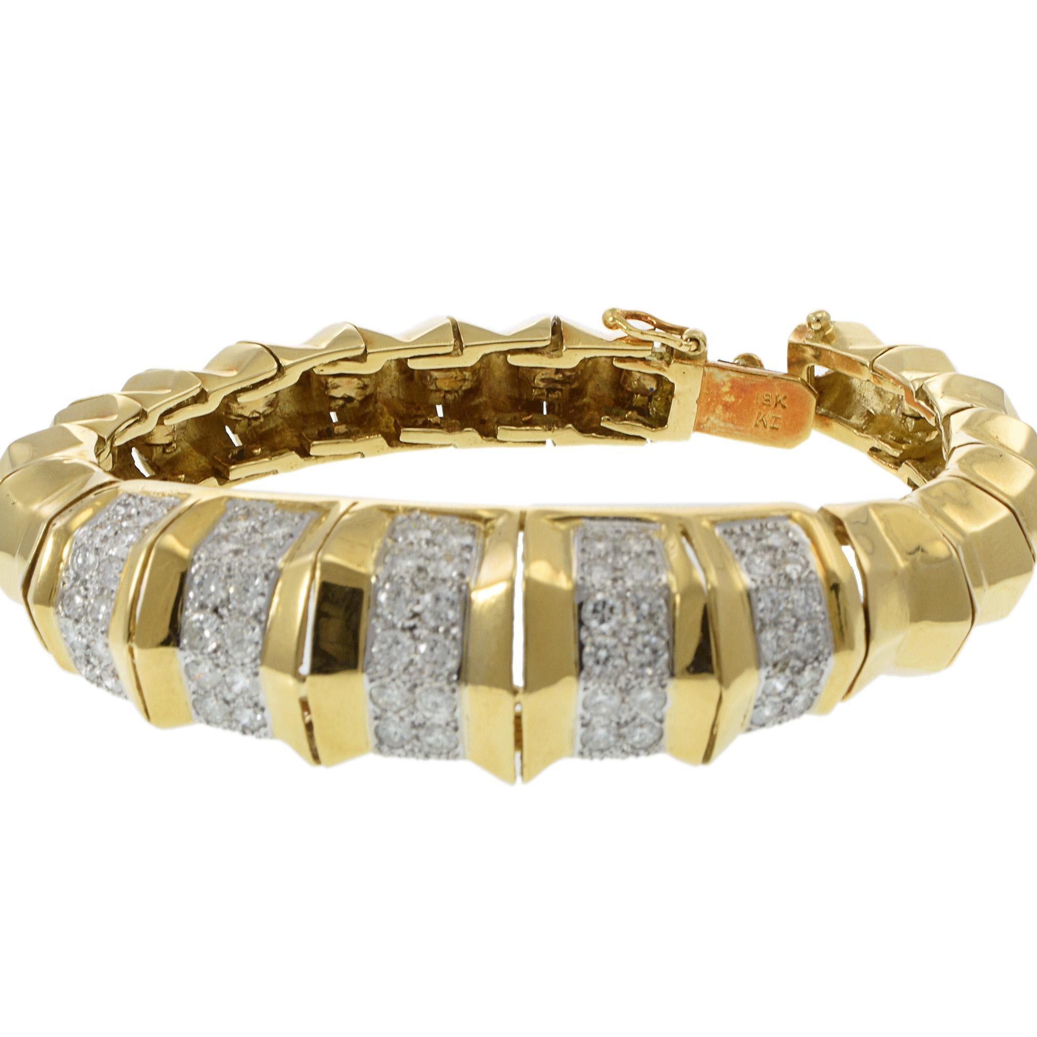 Taglio rotondo Bracciale vintage d'epoca retrò in oro giallo 18KT a cinque file di diamanti in vendita