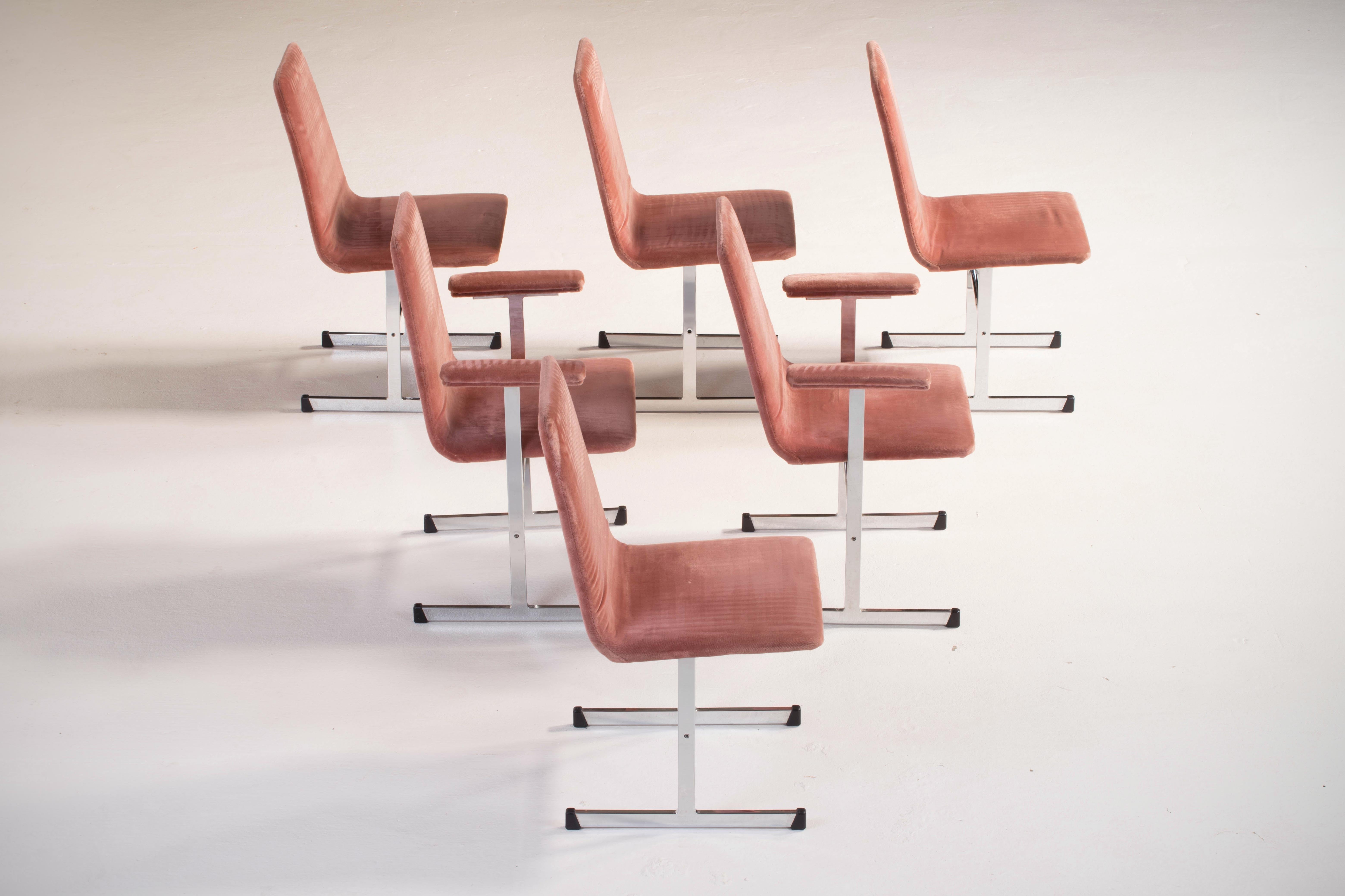 Mid-Century Modern Chaises de salle à manger en tissu rose rétro vintage par Pieff:: Set of 6 en vente