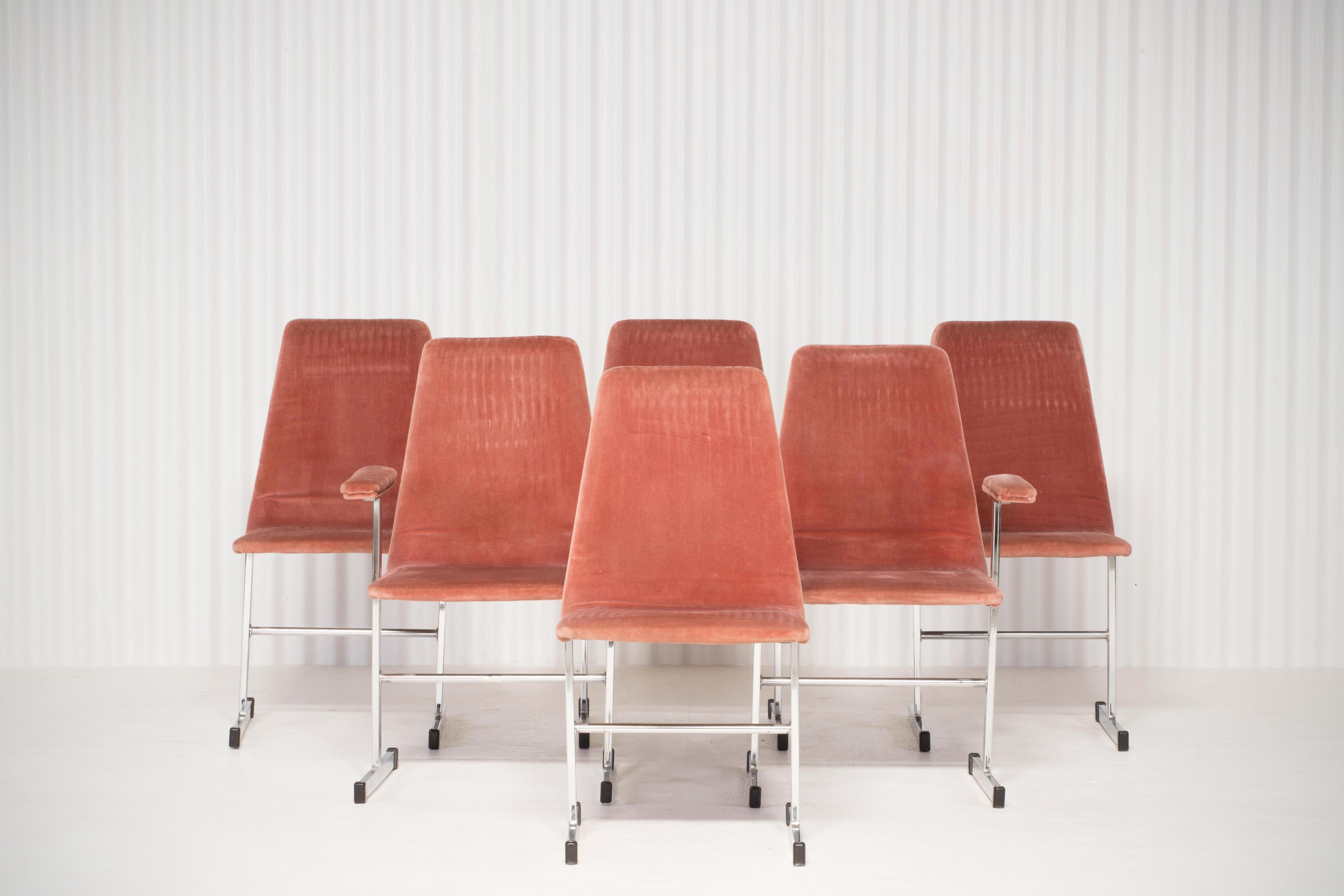 Velours Chaises de salle à manger en tissu rose rétro vintage par Pieff:: Set of 6 en vente
