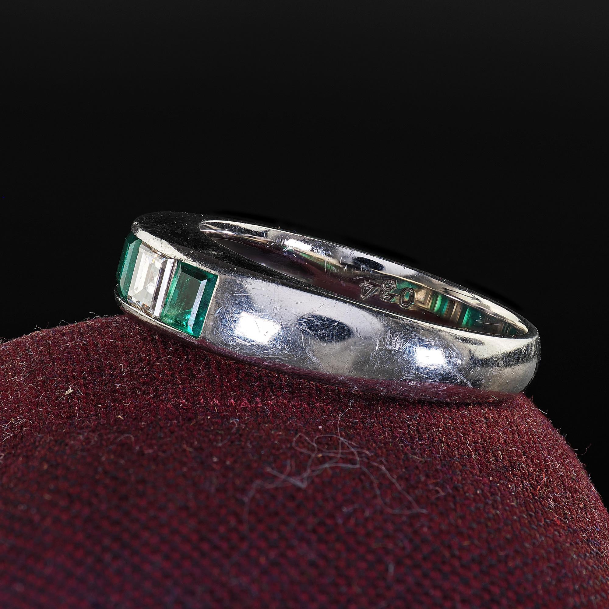 Women's Vintage Retro Platinum Carre Cut Diamond and Emerald Wedding Band For Sale