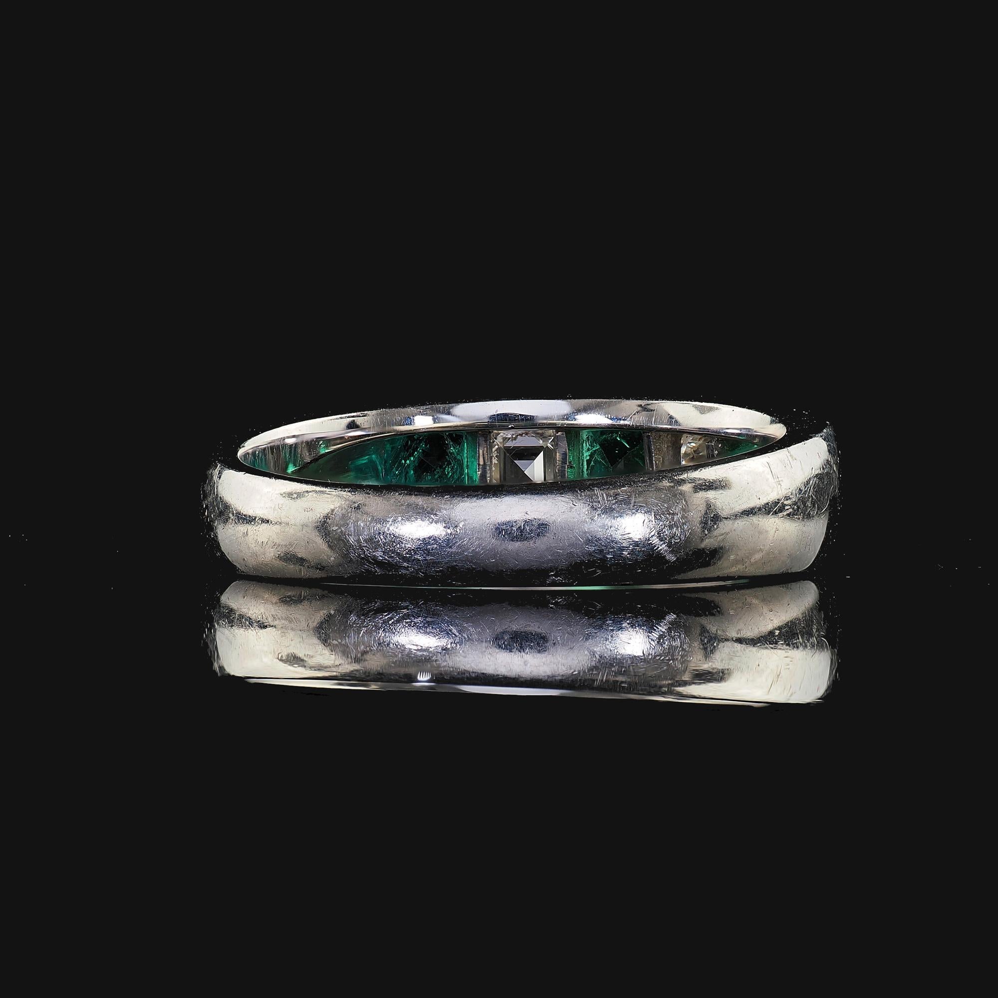 Vintage Retro Platinum Carre Cut Diamond and Emerald Wedding Band For Sale 3