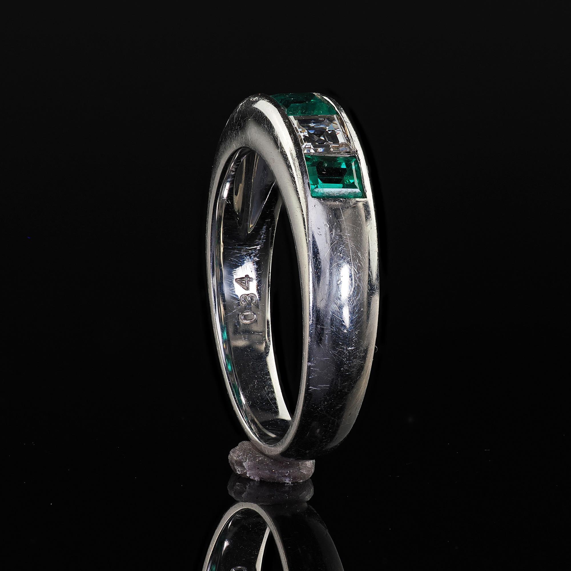 Vintage Retro Platinum Carre Cut Diamond and Emerald Wedding Band For Sale 4