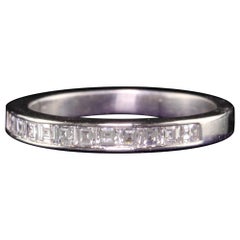 Alianza de boda vintage retro de platino con diamantes talla Carre