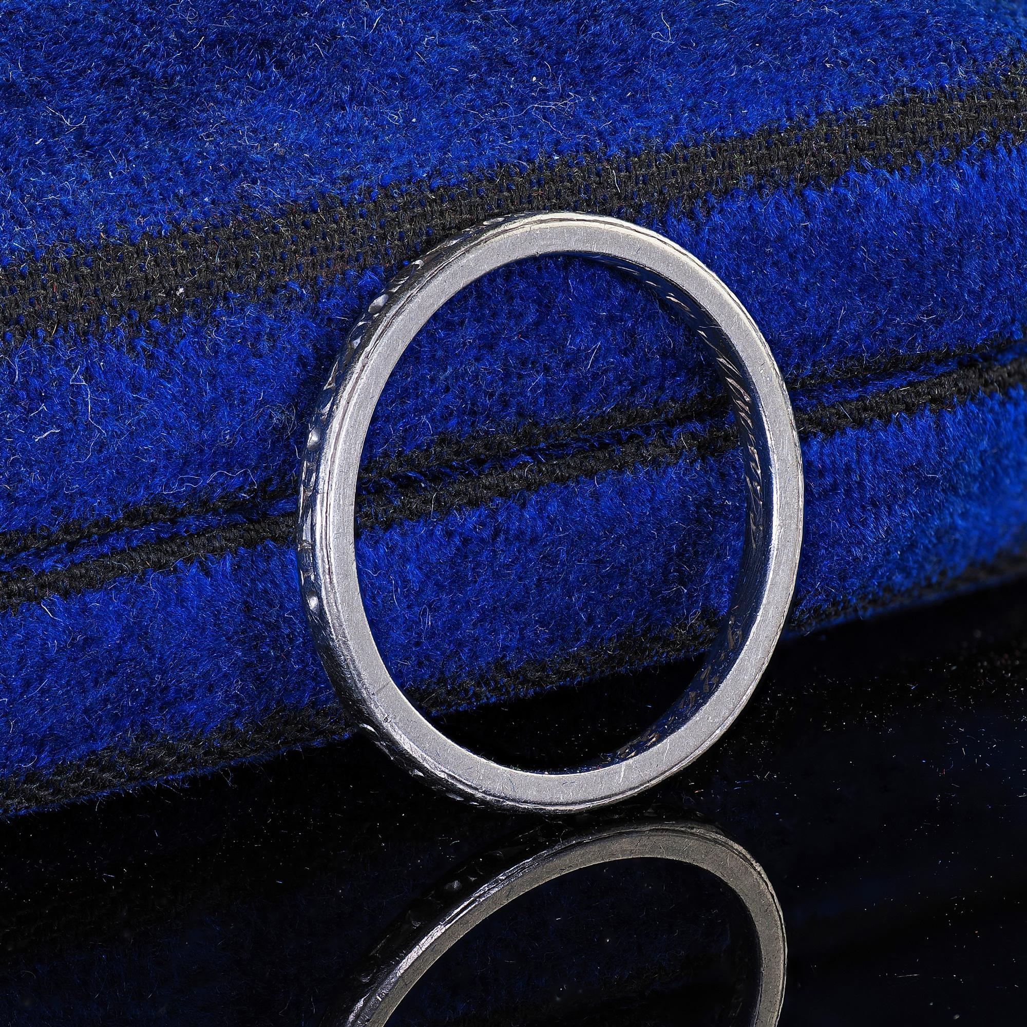 Vintage Retro Platinum Classic Engraved Wedding Band Ring - 5 1/4 In Good Condition For Sale In Great Neck, NY
