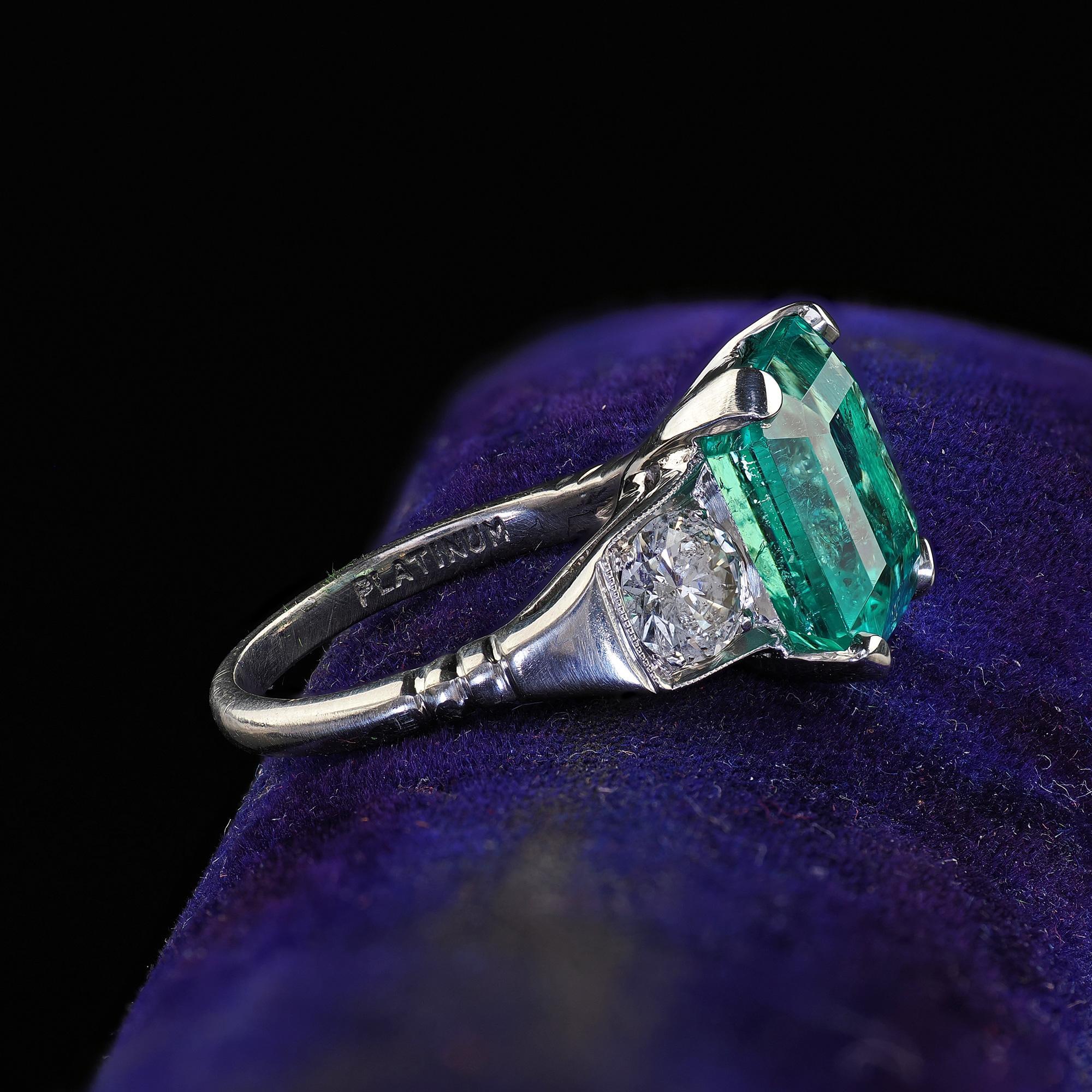 Vintage Retro Platinum Colombian Emerald and Diamond Engagement Ring - GIA In Good Condition For Sale In Great Neck, NY