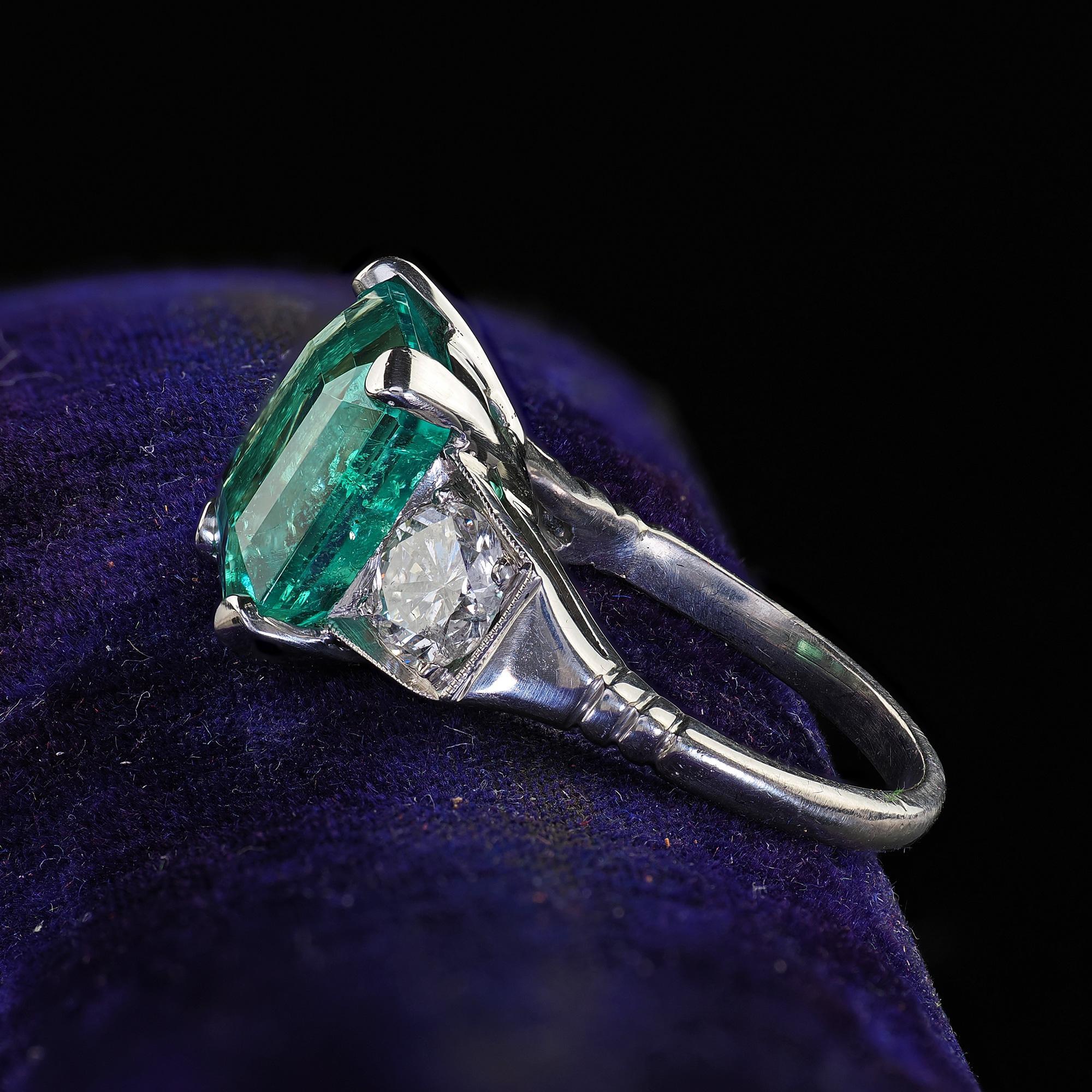 Women's Vintage Retro Platinum Colombian Emerald and Diamond Engagement Ring - GIA For Sale