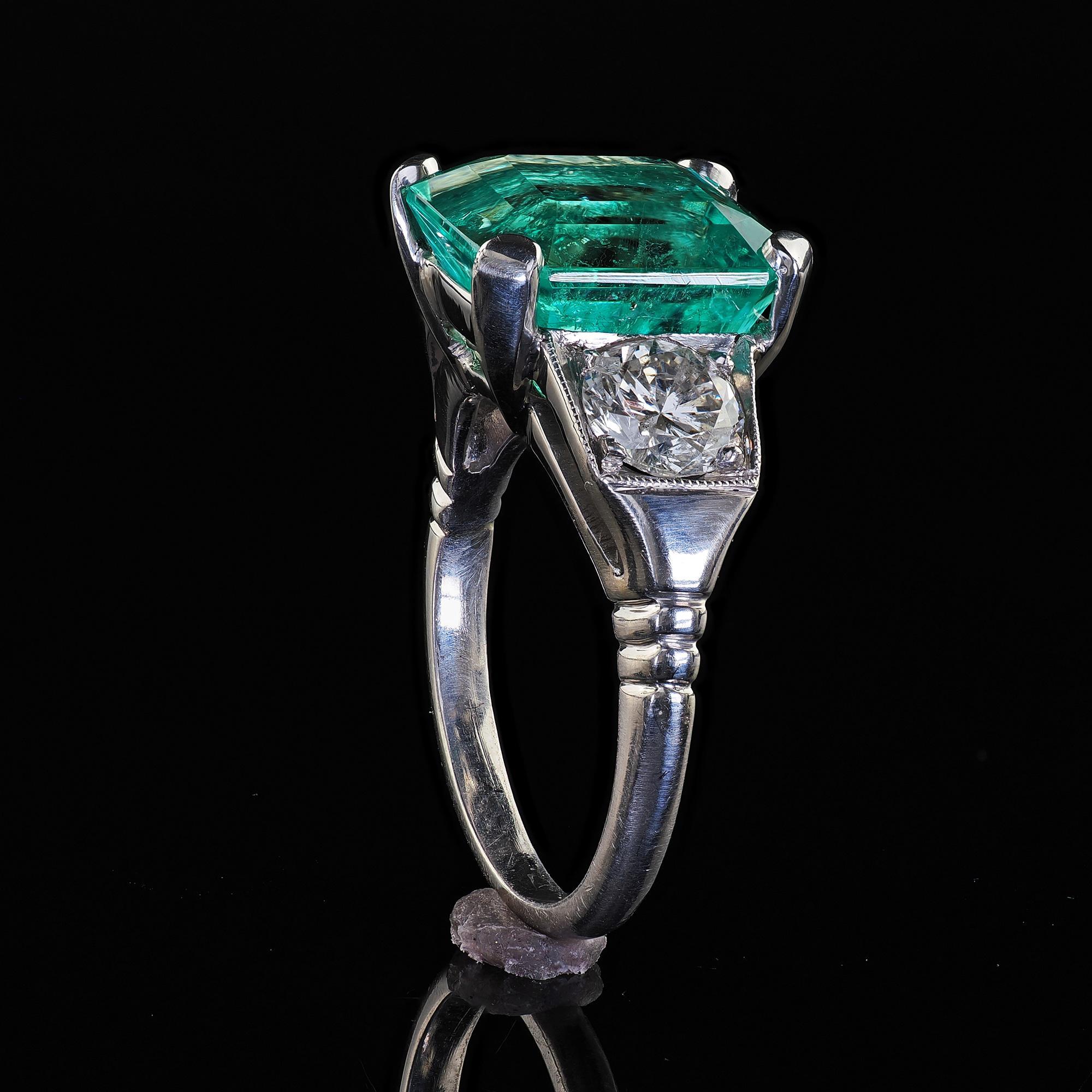 Vintage Retro Platinum Colombian Emerald and Diamond Engagement Ring - GIA For Sale 4
