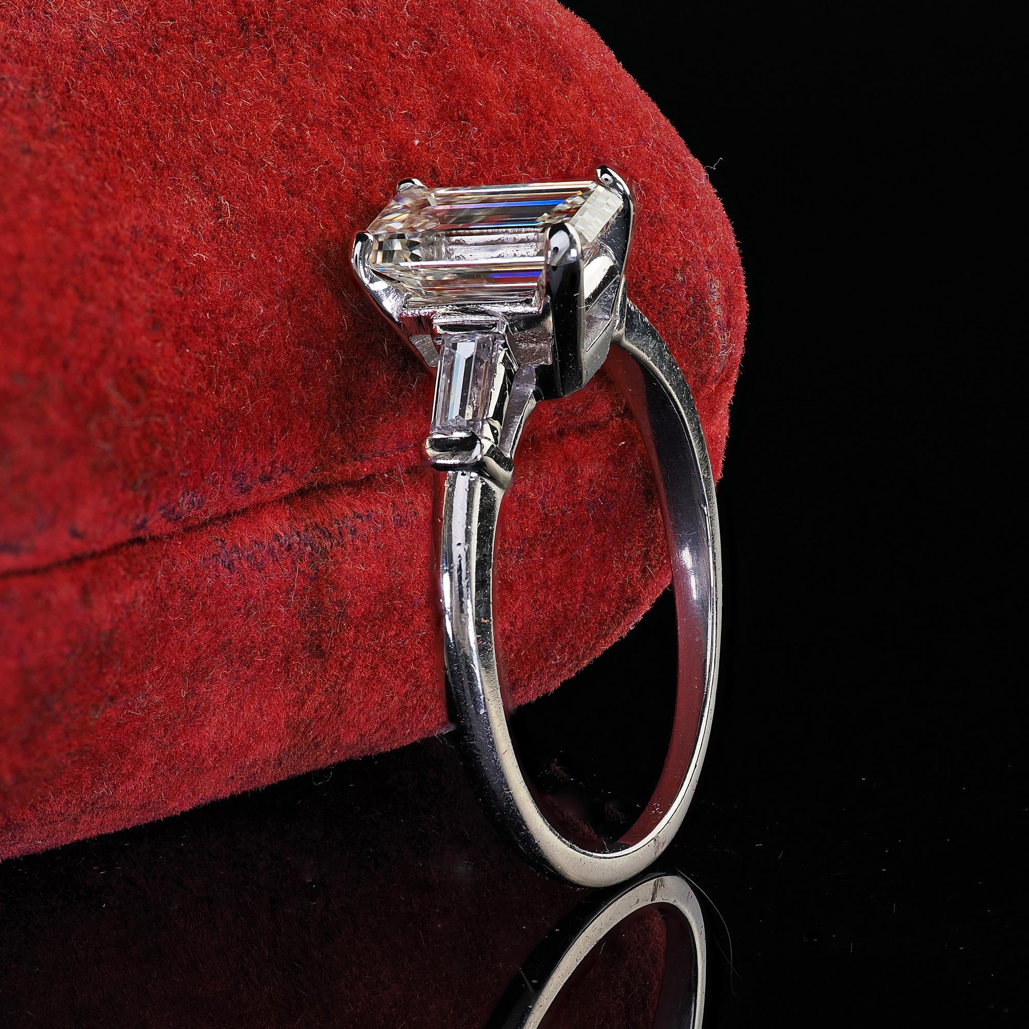 Vintage Retro Platinum Emerald Cut Diamond Engagement Ring - GIA In Good Condition For Sale In Great Neck, NY