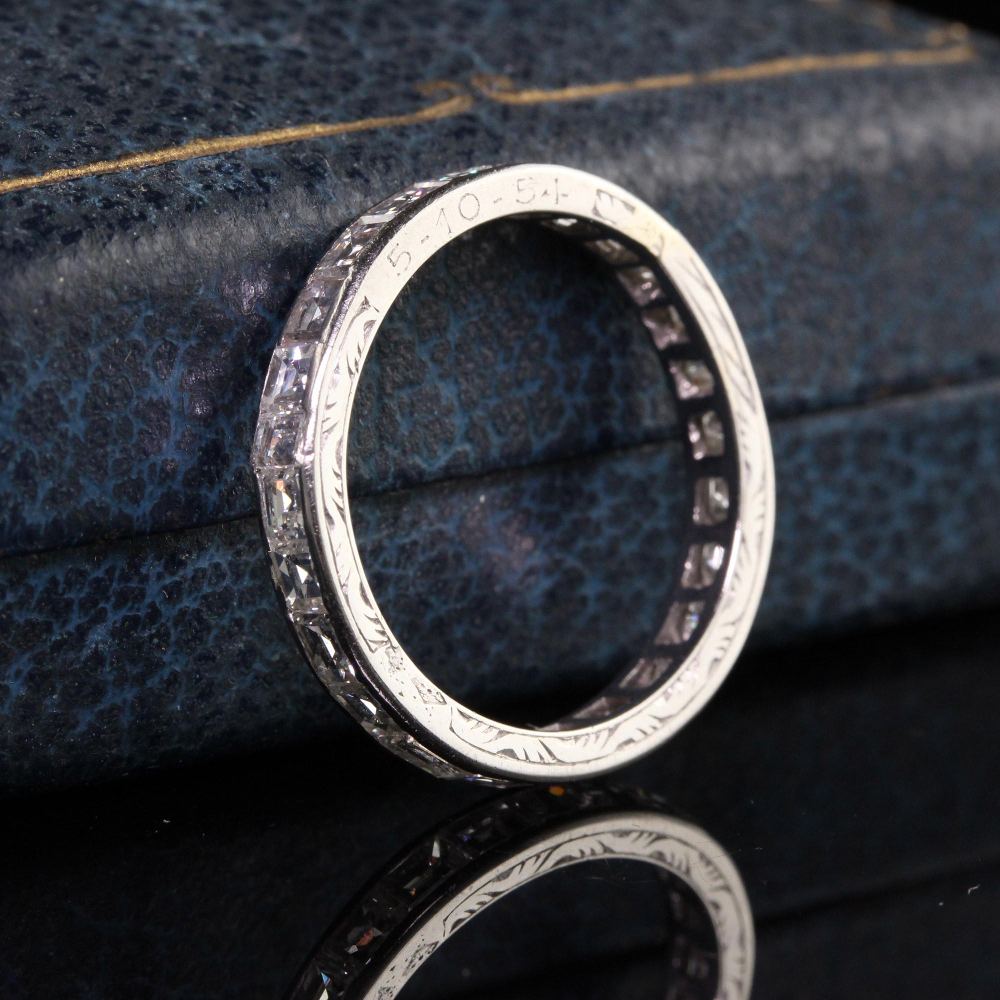 Memoryring aus Platin mit graviertem Diamant im Karrenschliff im Vintage-Stil (Retro) im Angebot