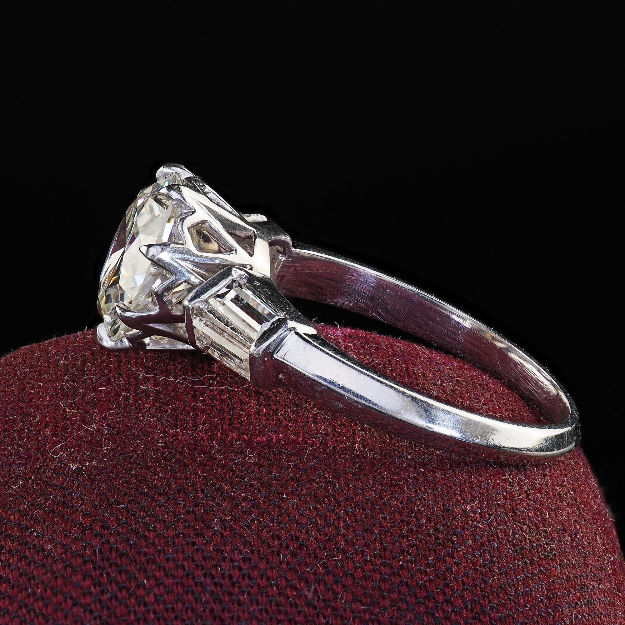 Anello di fidanzamento vintage retrò in platino con diamanti taglio vecchio e baguette - GIA In condizioni buone in vendita a Great Neck, NY