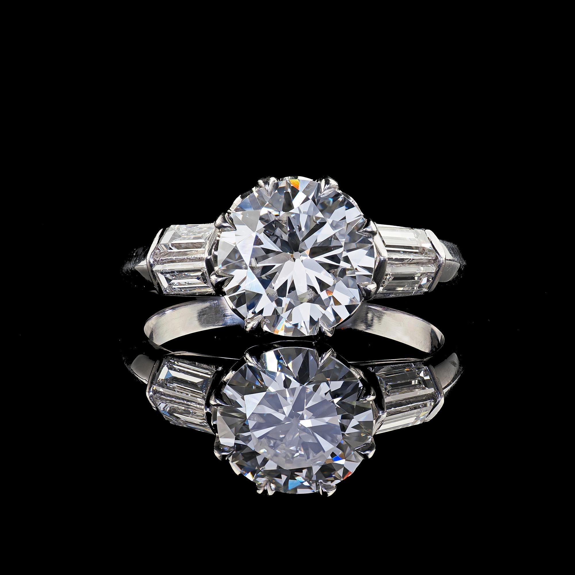 Anello di fidanzamento vintage retrò in platino con diamanti taglio vecchio e baguette - GIA in vendita 2