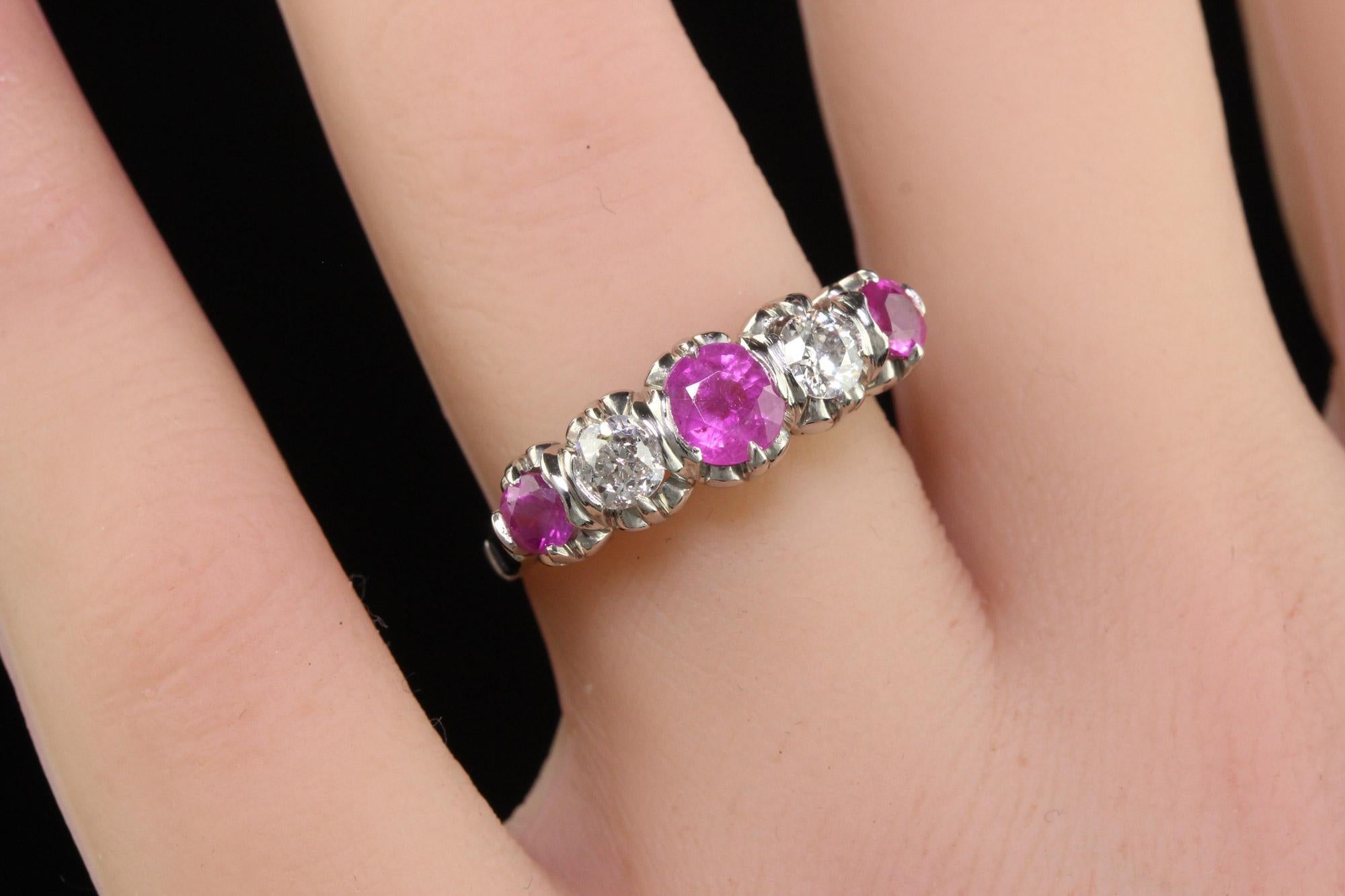Bague rétro vintage à cinq pierres, diamant européen ancien et saphir rose en vente 1