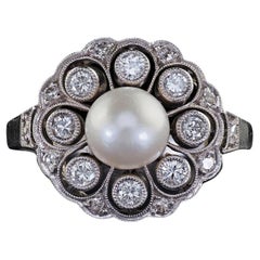 Bague cocktail rétro filigrane vintage en platine, perle et diamant taille ancienne