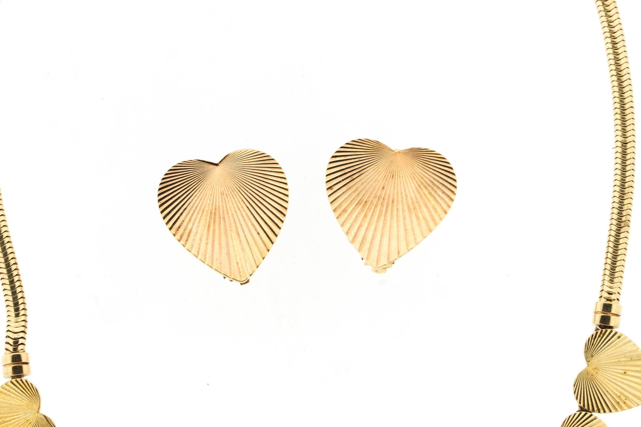 fluted heart pendant