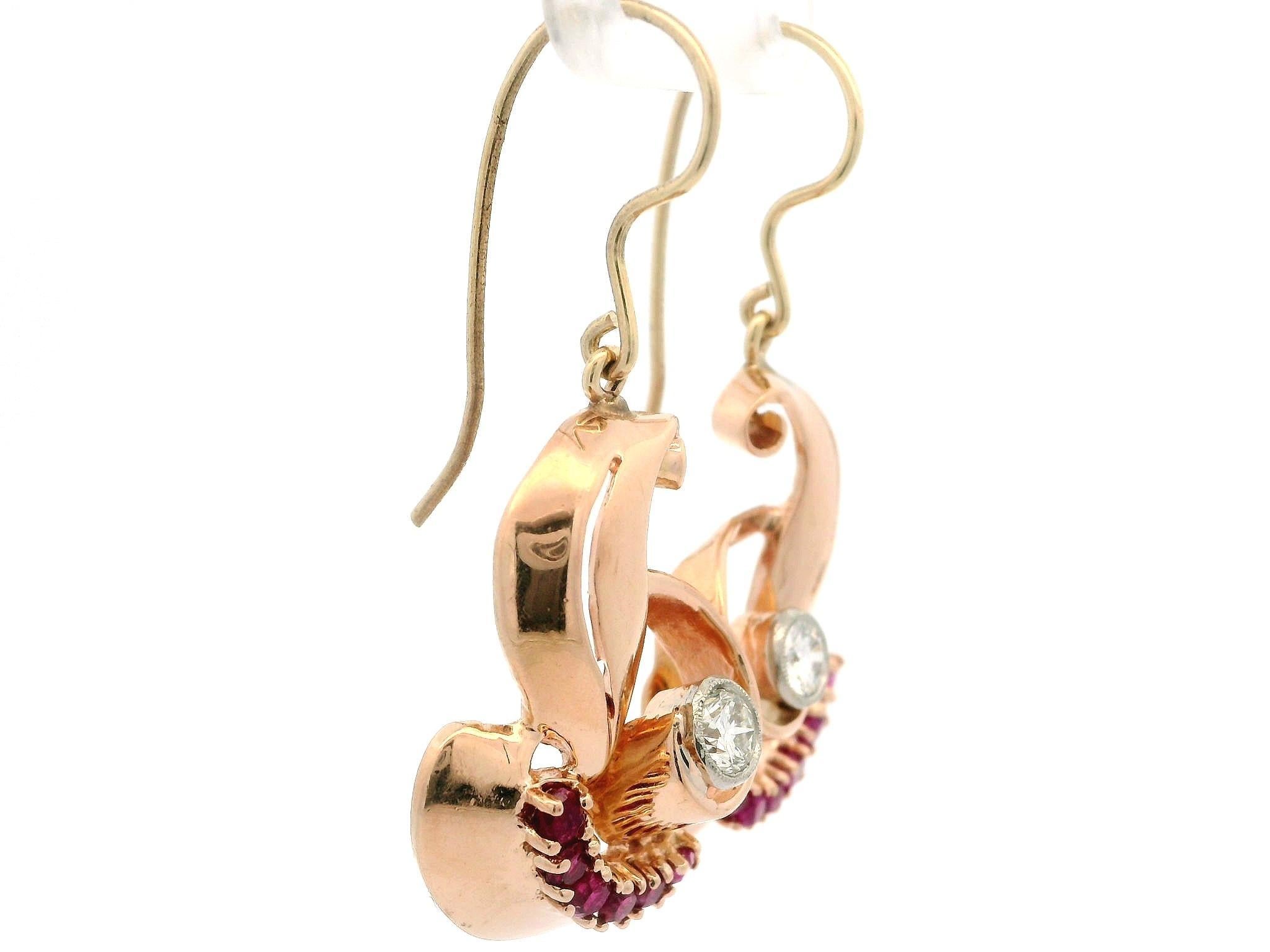 Pendientes Colgantes Remolino Retro Vintage de Oro Rosa de 1,50 quilates de rubíes y diamantes Corte brillante en venta