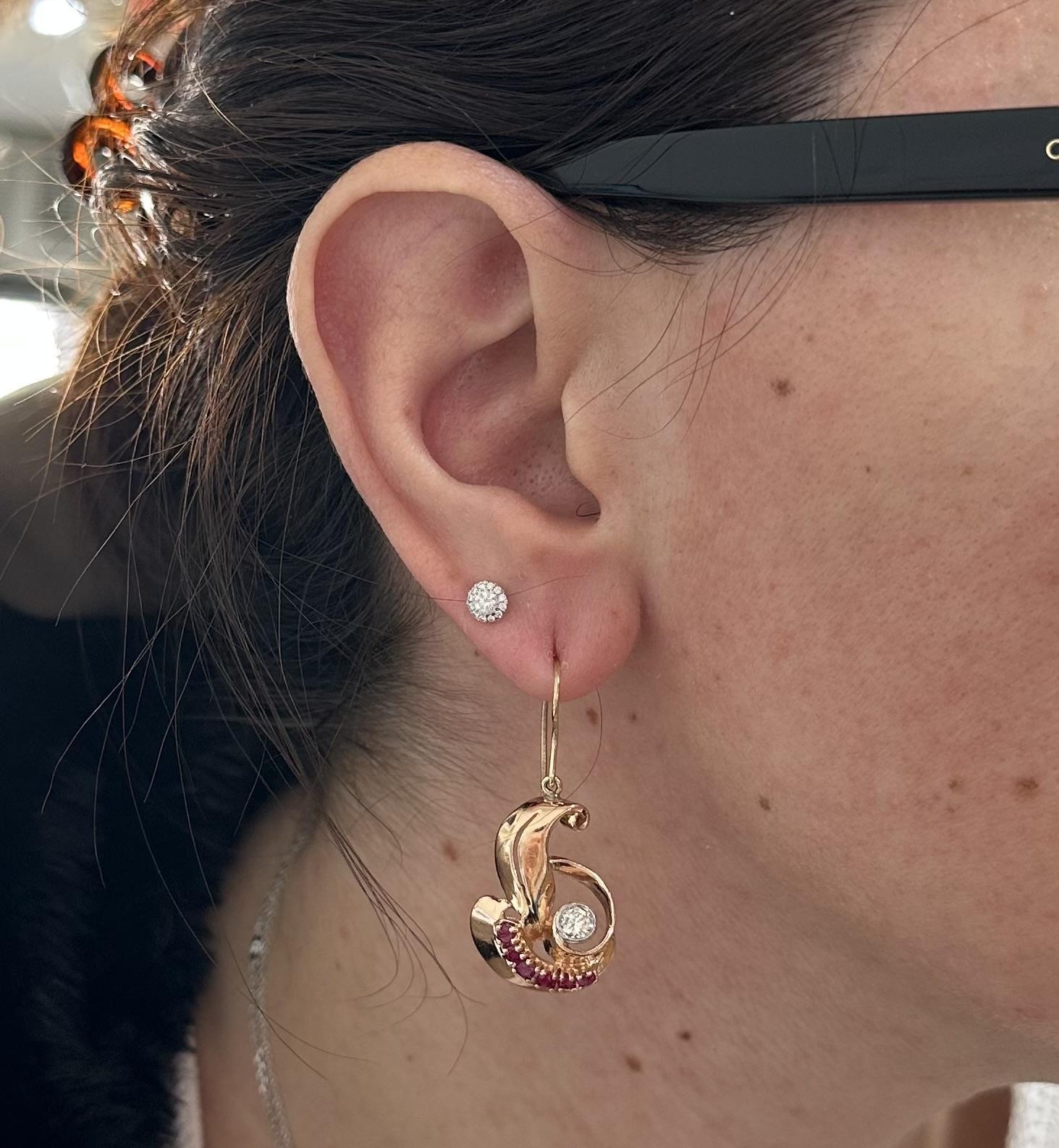 De las mujeres Pendientes Colgantes Remolino Retro Vintage de Oro Rosa de 1,50 quilates de rubíes y diamantes en venta