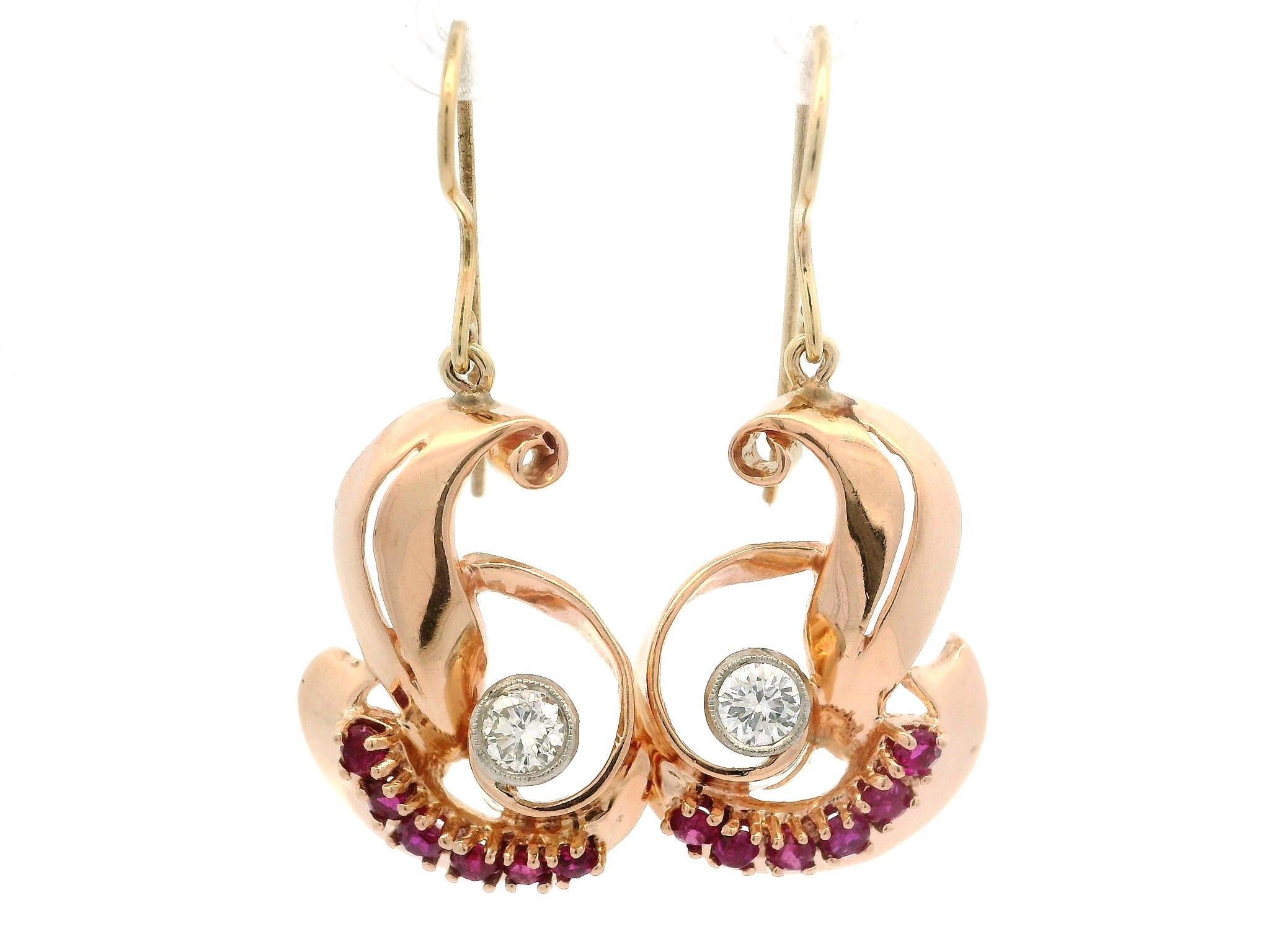 Pendientes Colgantes Remolino Retro Vintage de Oro Rosa de 1,50 quilates de rubíes y diamantes en venta 1