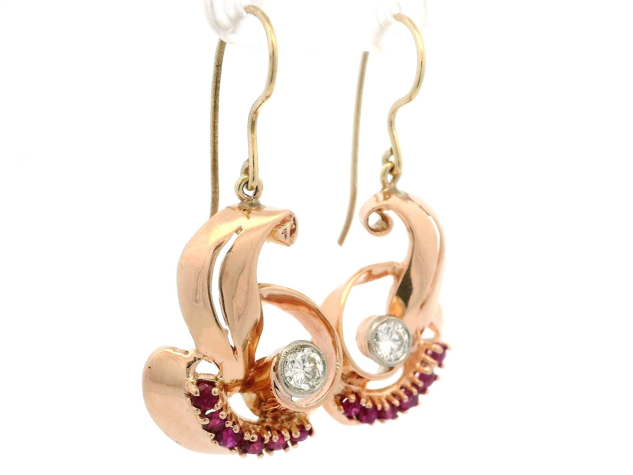 Pendientes Colgantes Remolino Retro Vintage de Oro Rosa de 1,50 quilates de rubíes y diamantes en venta 2
