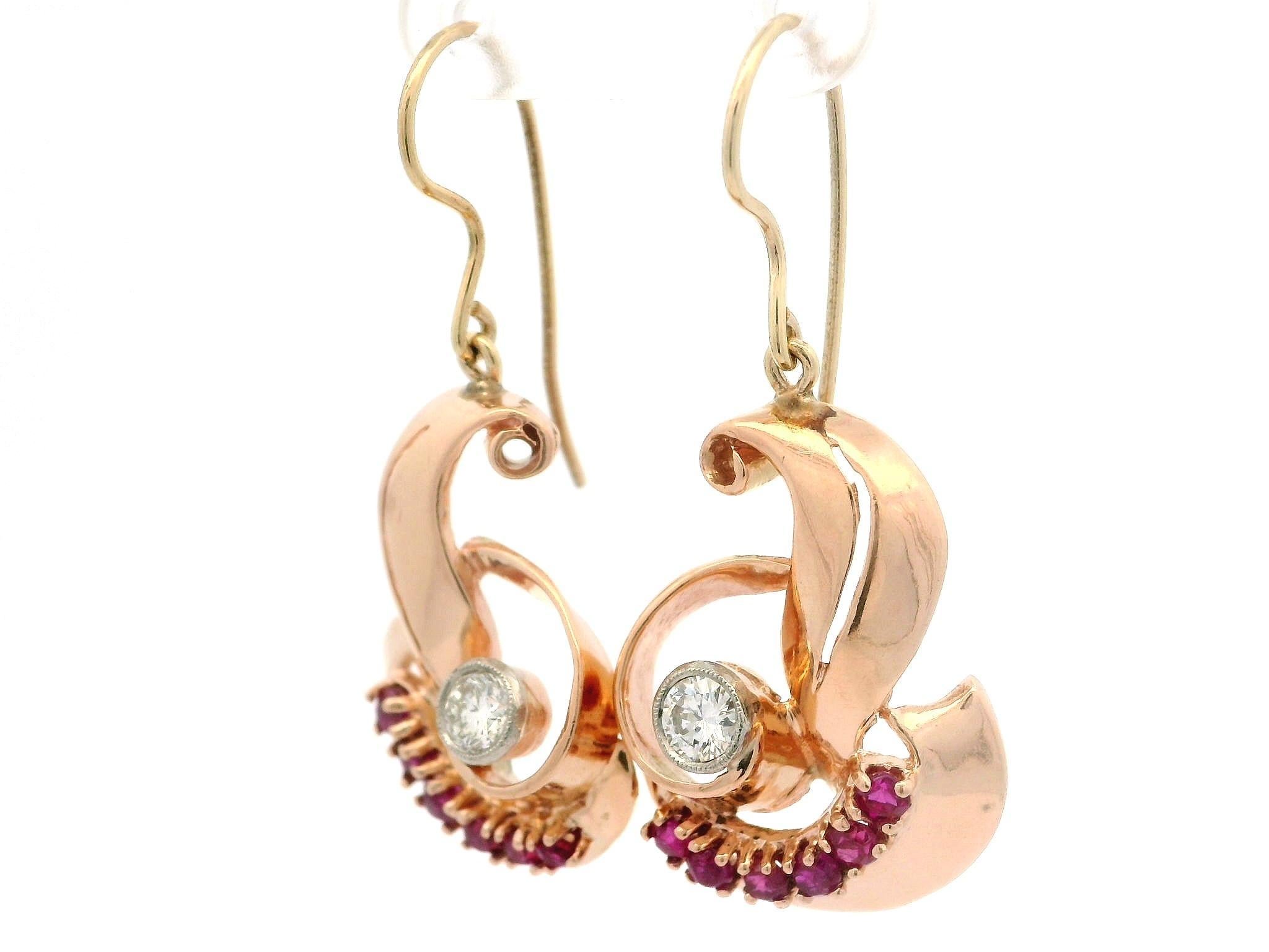 Pendientes Colgantes Remolino Retro Vintage de Oro Rosa de 1,50 quilates de rubíes y diamantes en venta 3