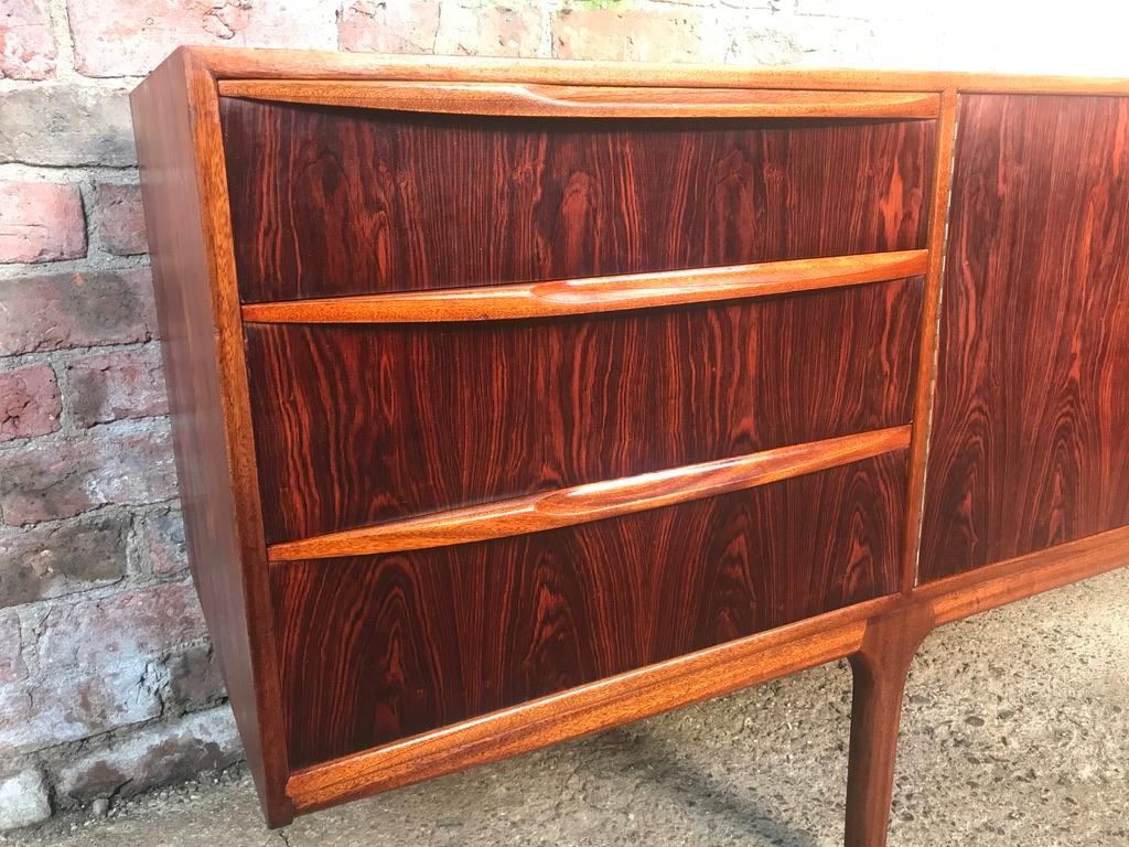 Vintage-Sideboard mit runden Henkeln, Tom Robertson für McIntosh, 1960er Jahre (20. Jahrhundert) im Angebot