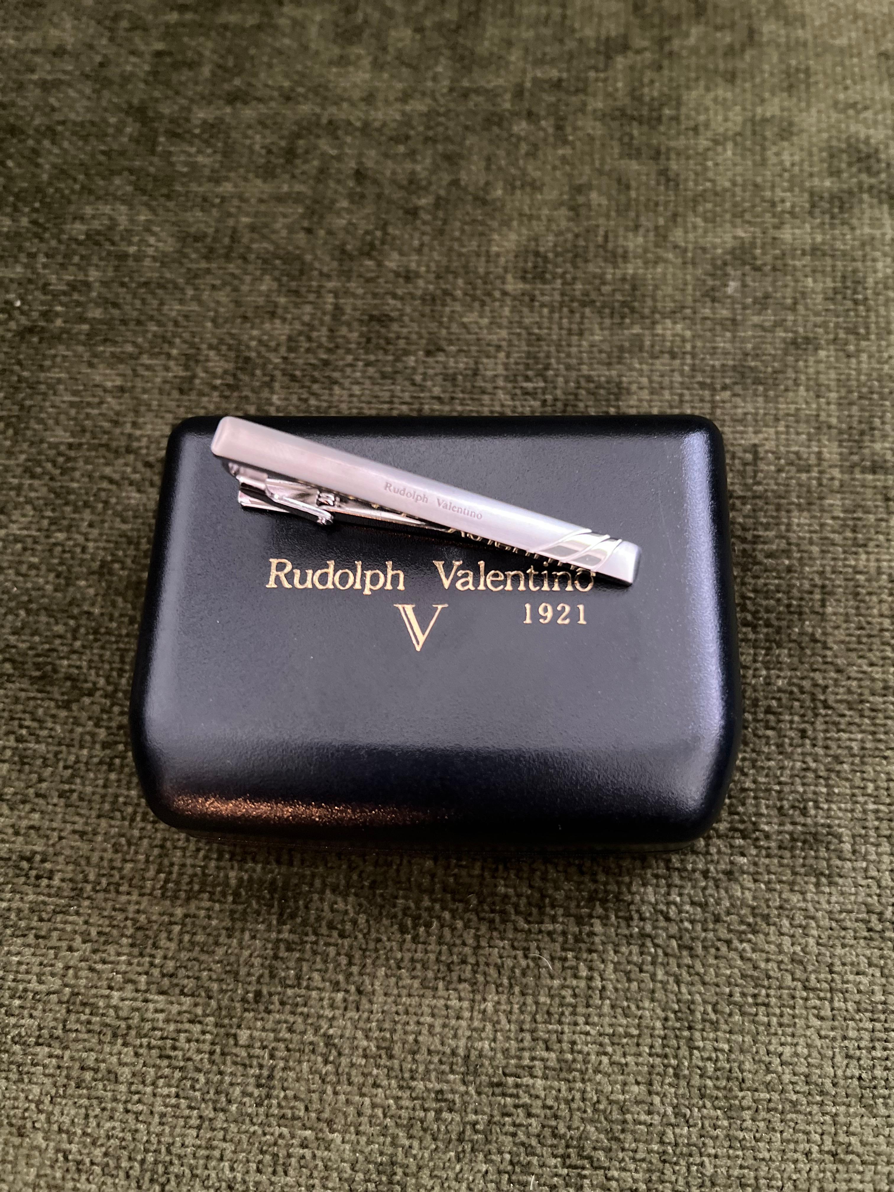 Vintage Retro Rudolph Valentino Tie Tack Clip In Original Case Circa 1980 Excellent état - En vente à New York, NY