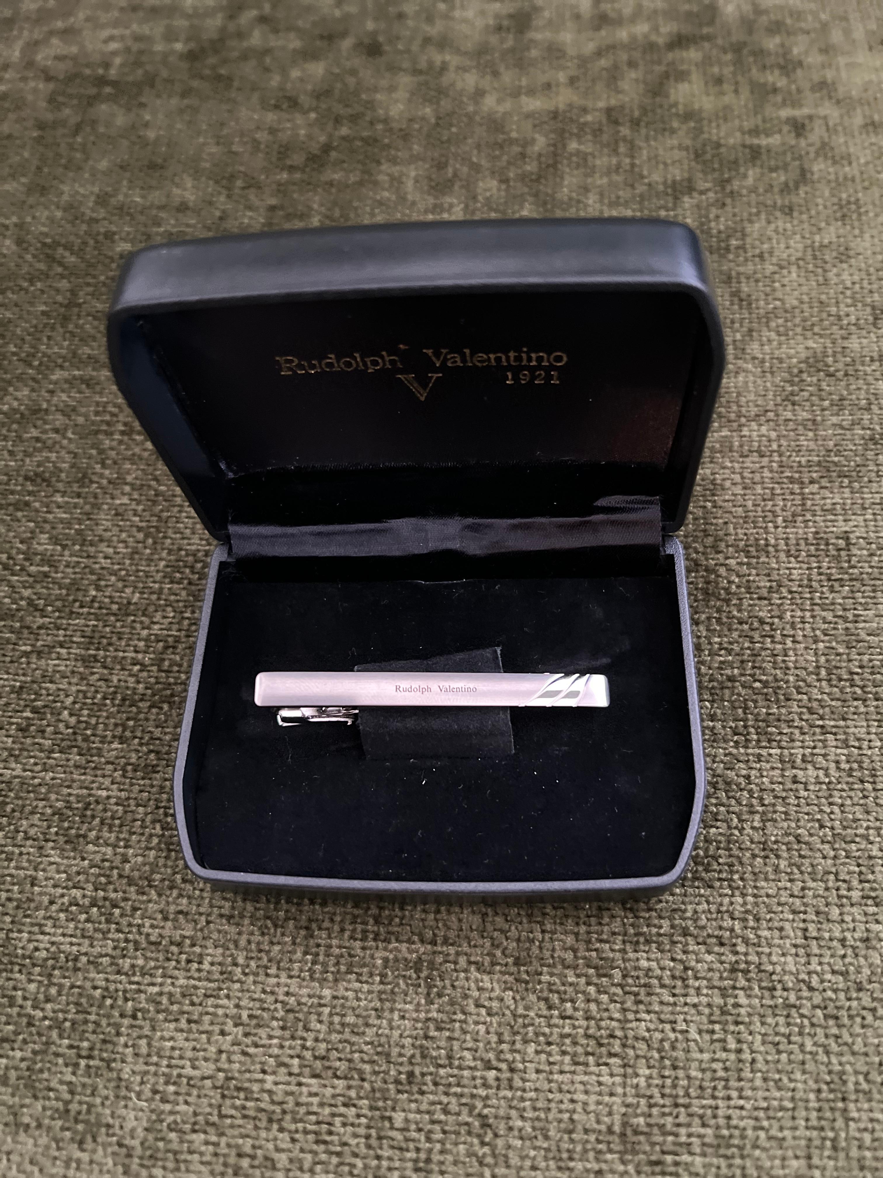 Vintage Retro Rudolph Valentino Tie Tack Clip In Original Case Circa 1980 en vente 3