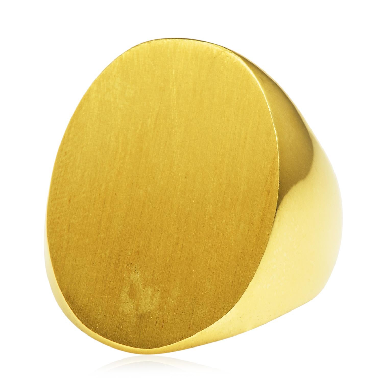 This chic and fashionable signet men's ring,

from the 1980s, is crafted in solid 18K yellow gold, weighing 33.8 grams.

Exposing a centered oval face with a satin finish. Measuring 26 mm x 25 mm on the top.

Ring Size is 8.5, in USA ring size,