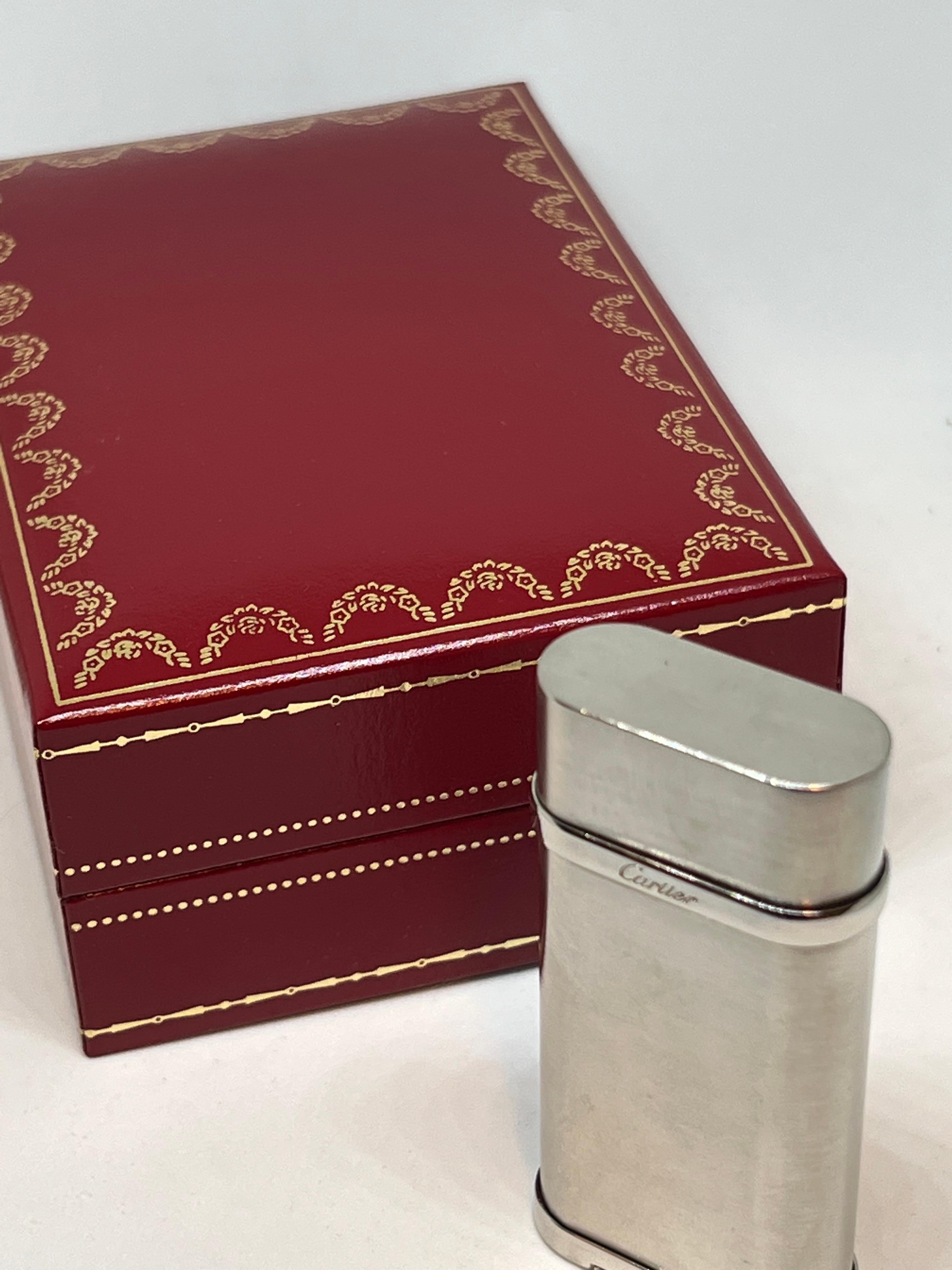 Le Must de Cartier Vintage Retro Silver and Platinum Finish Lighter 7