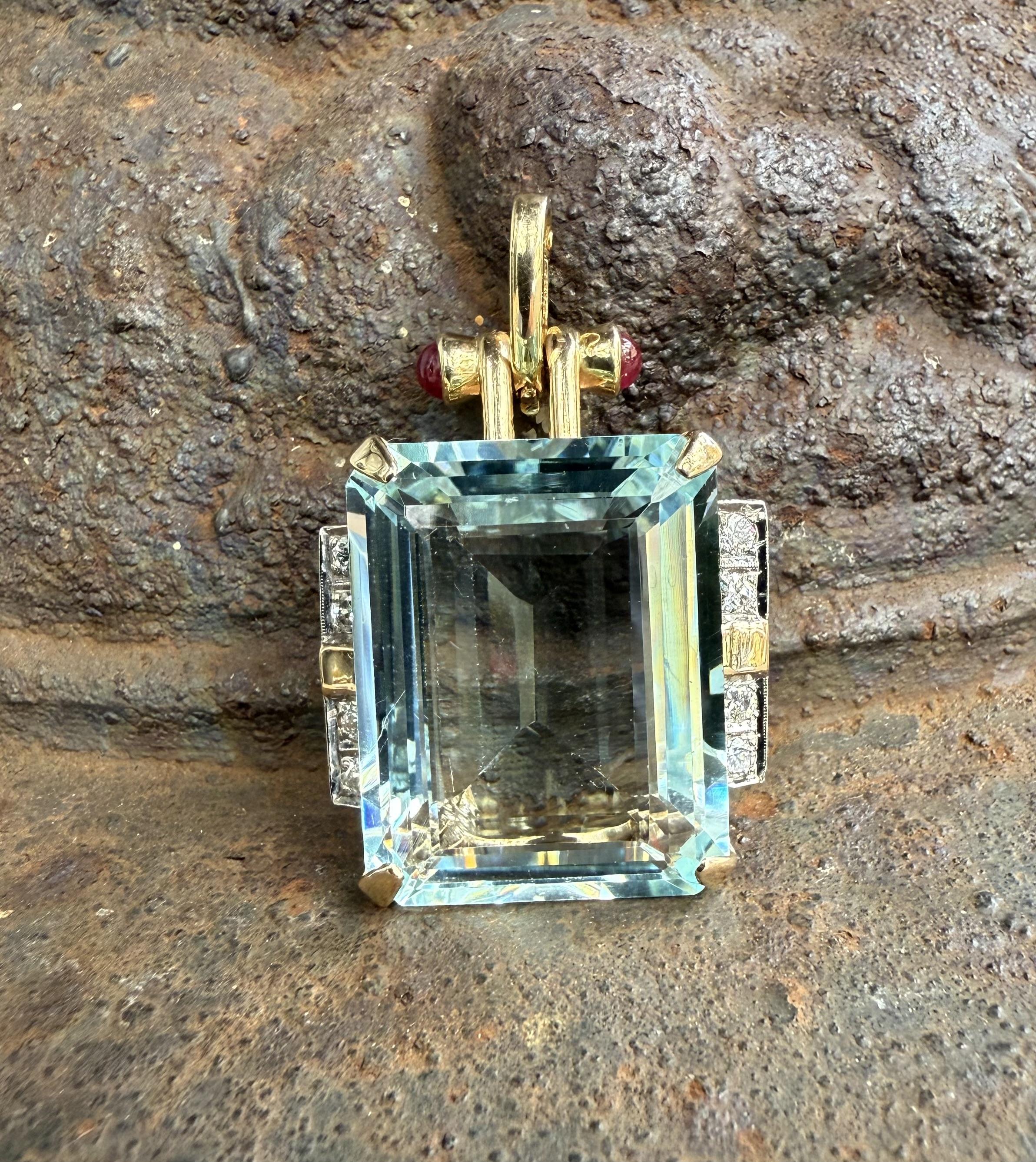 Ciondolo retrò in oro massiccio da 34,2 carati con acquamarina, diamante e rubino. in vendita 6