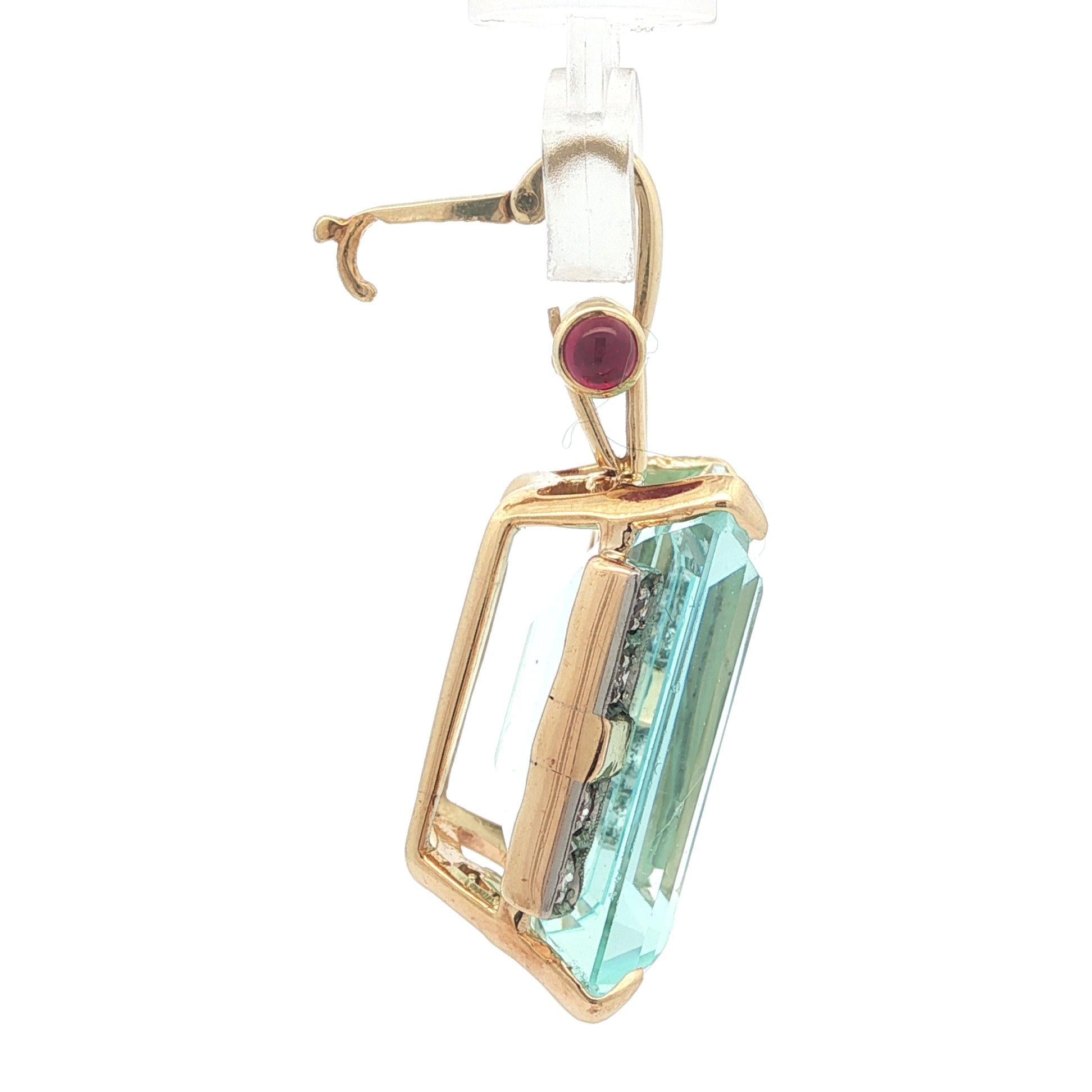 Ciondolo retrò in oro massiccio da 34,2 carati con acquamarina, diamante e rubino. in vendita 10
