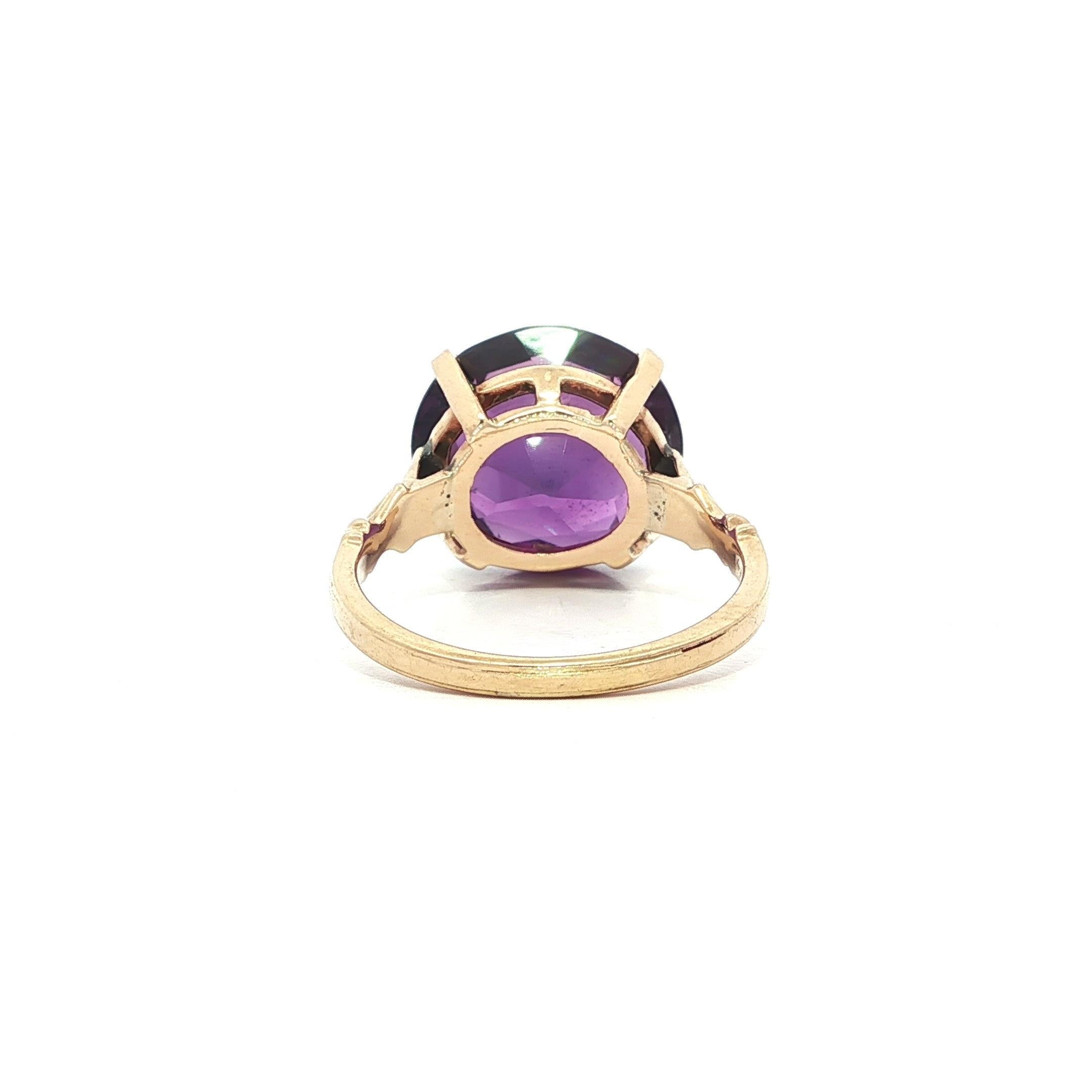 Vintage Retro Bague solitaire en or jaune massif Améthyste ronde pourpre profond Pour femmes en vente