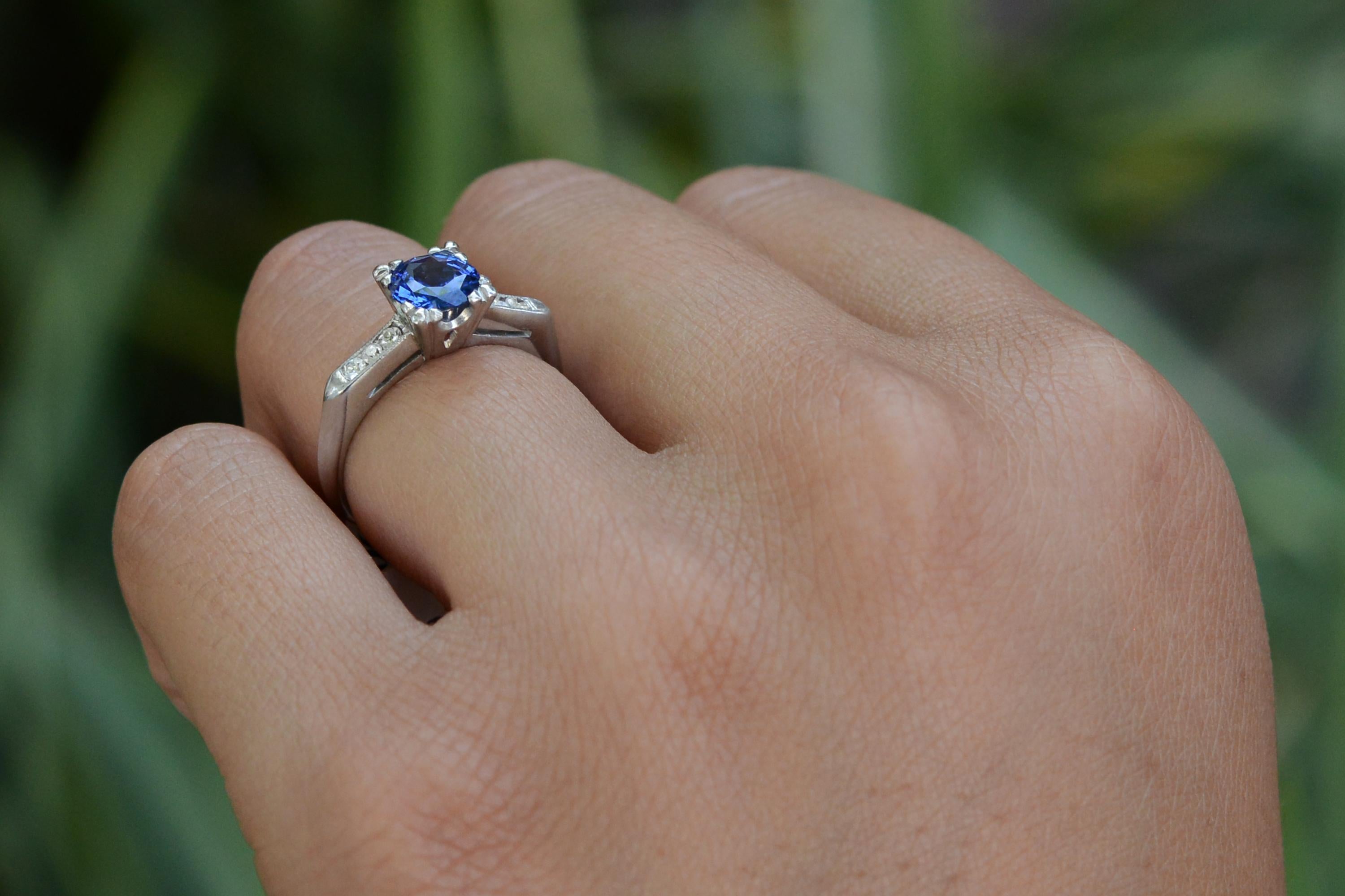 Round Cut Vintage Retro Solitaire Sapphire Engagement Ring For Sale