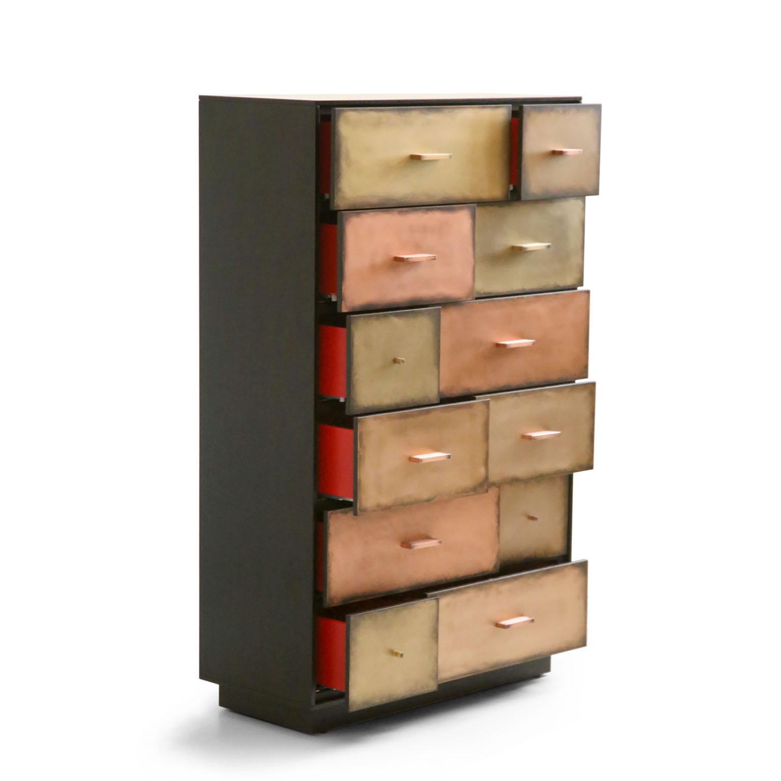 Vintage-Kommode im Retro-Stil mit Schubladenschranken aus Messing, Kupfer und Bronze (Europäisch) im Angebot