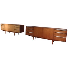 Enfilade rétro en teck avec poignées en laiton de Tom Robertson pour McIntosh, années 1960