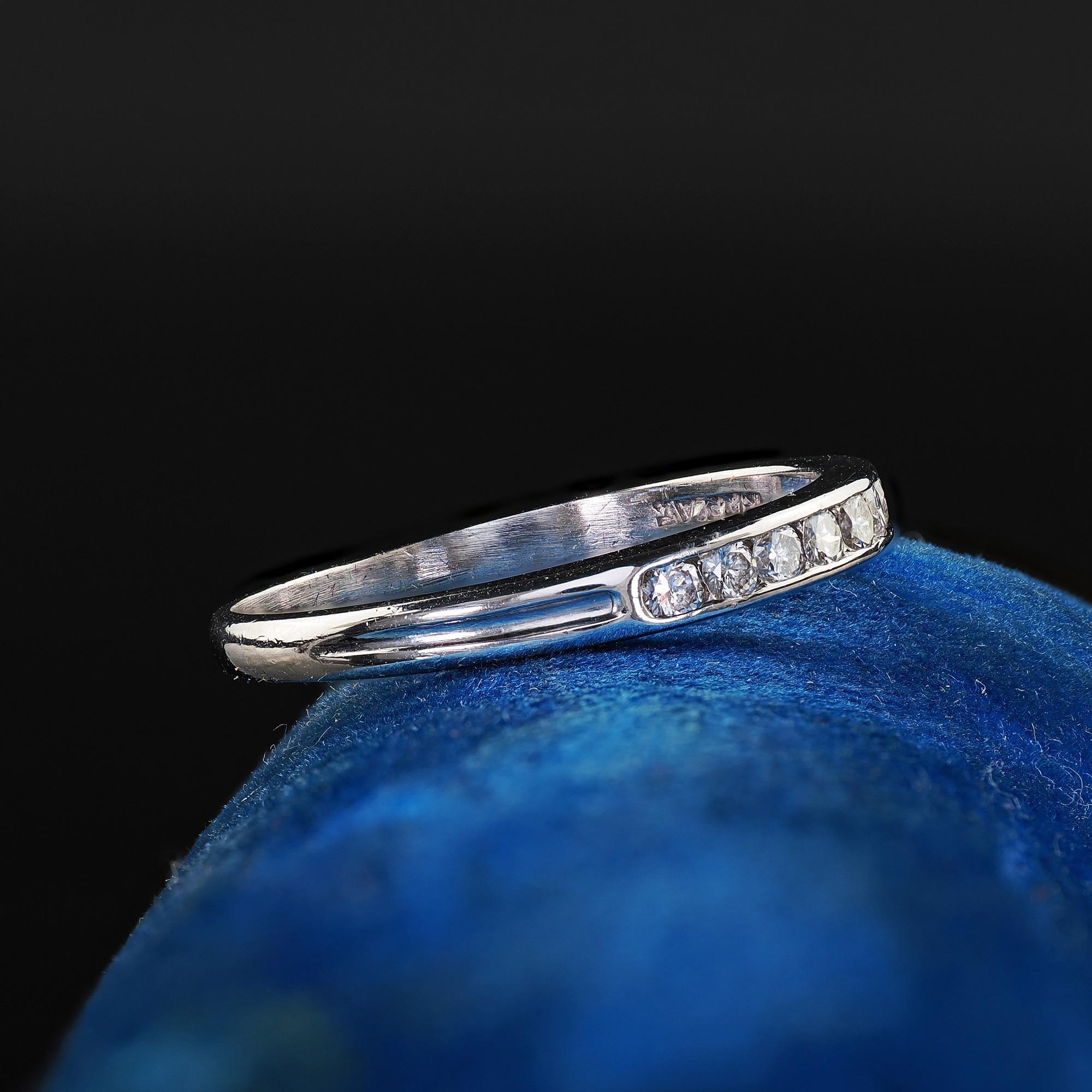 Vintage Retro Tiffany and Co Platinum Diamond Wedding Band Ring - Size 7 3/4 In Good Condition For Sale In Great Neck, NY