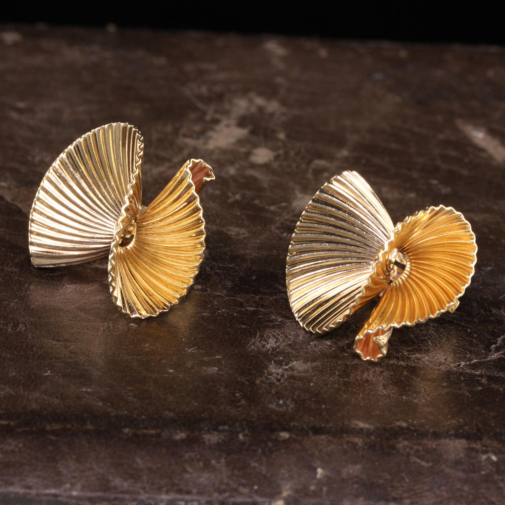 Beautiful Retro Vintage Tiffany & Co 14K Yellow Gold Fabric Design Earrings. These beautiful Tiffany and Co Retro earrings are crafted in 14K yellow gold and have a design that looks like it is pleated ribbon or fabric. Very well made!

Item