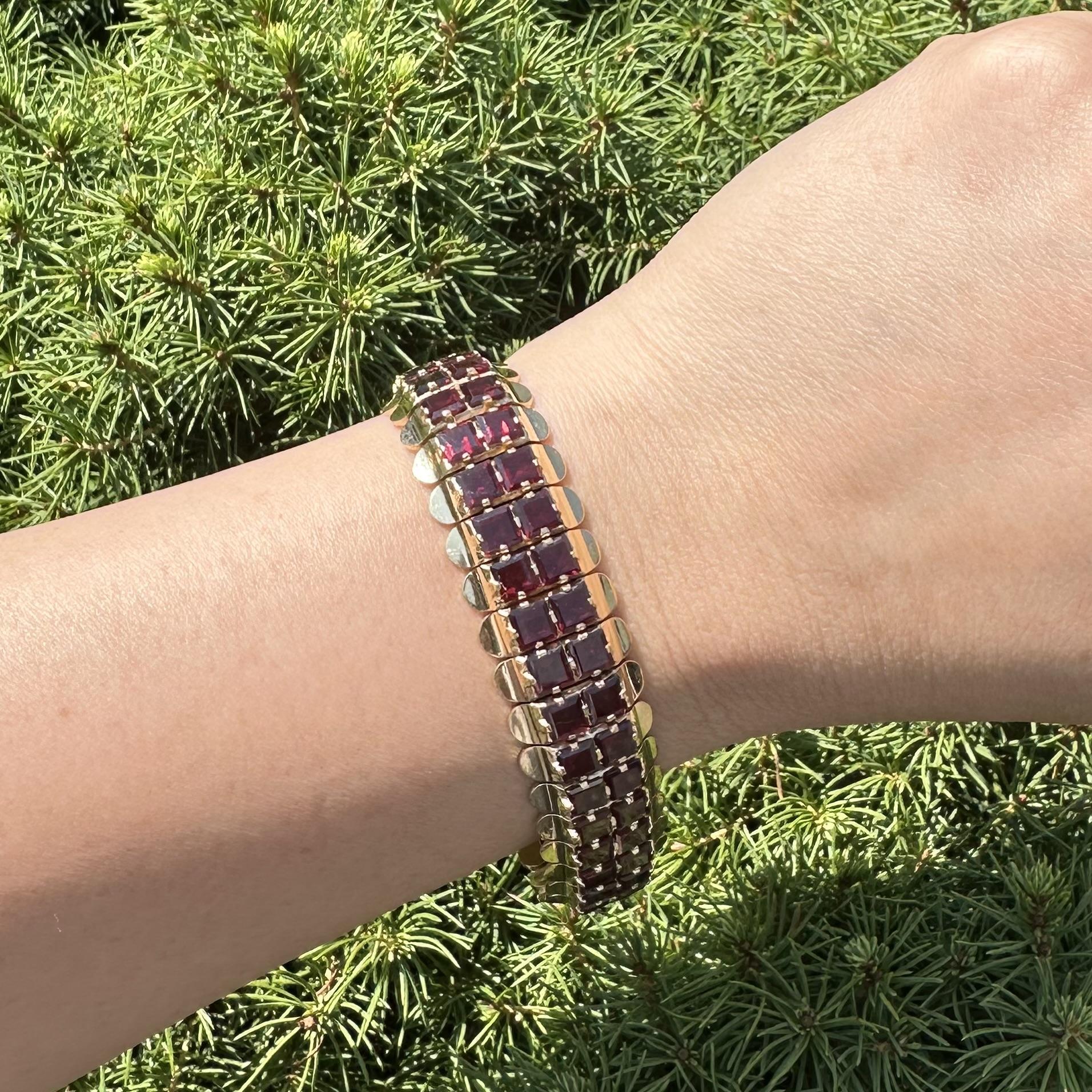 Vintage Retro Tiffany & Co. Massiv Gold Rot Granat 2 Row ausgestellte Ränder Armband Damen im Angebot