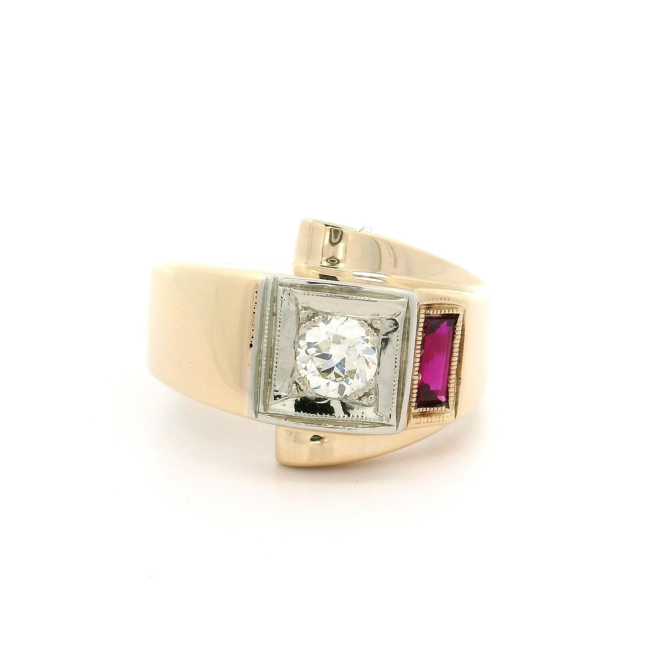 -Stein(e)-
(1) Natürlicher echter Diamant - Alter europäischer Schliff - Pave Set - Farbe J - Reinheit VS1 - 0,28ct (ca.)
(1) Roter Stein - Baguetteschliff - Lünettenfassung - Farbe Rot - 5x2,1 mm (ca.)

MATERIAL: 14k Gelbgold mit Weißgoldaufsatz