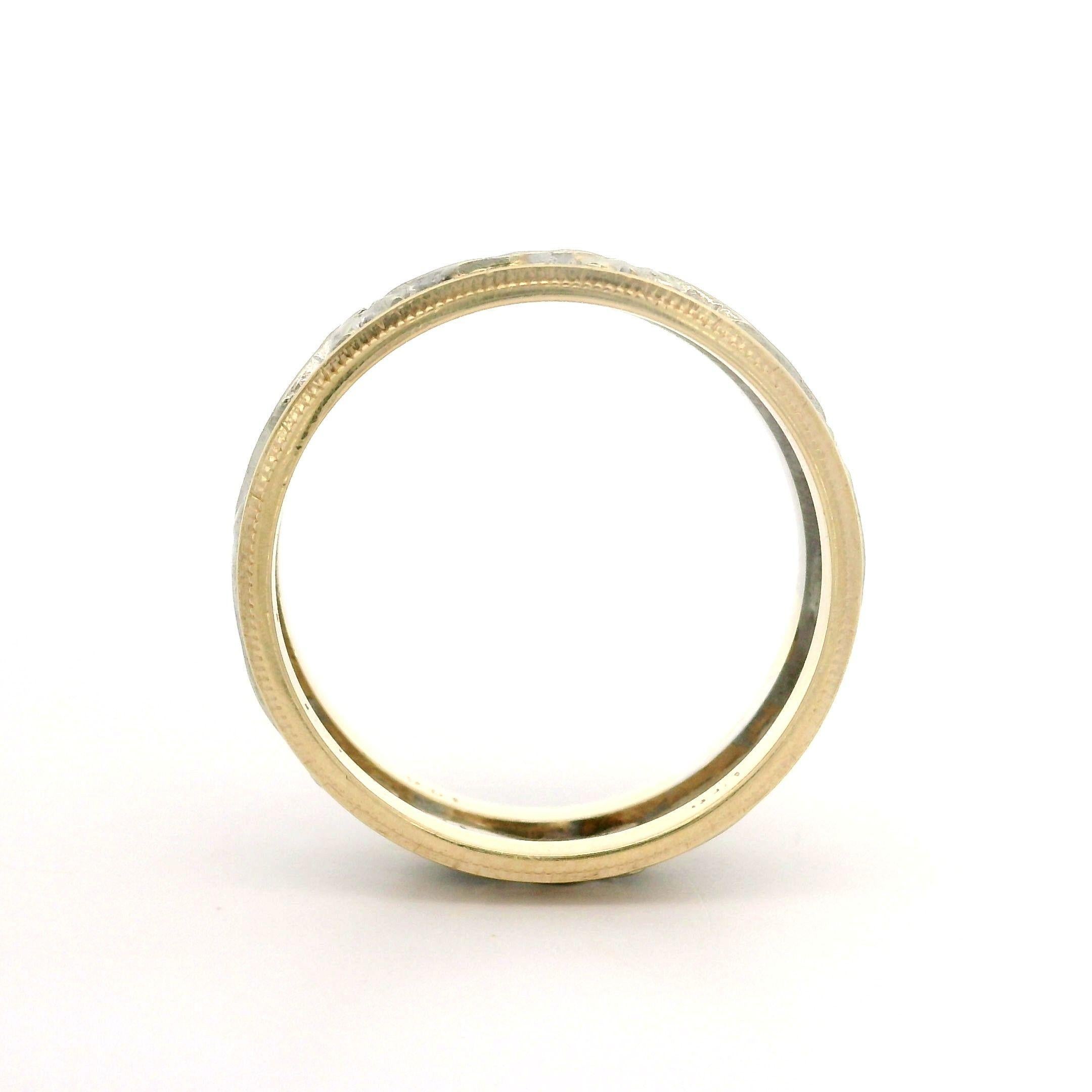 Vintage Retro Two Tone Gold 7mm Open Work Center w/ Milgrain Edged Band Ring In Good Condition For Sale In Montclair, NJ