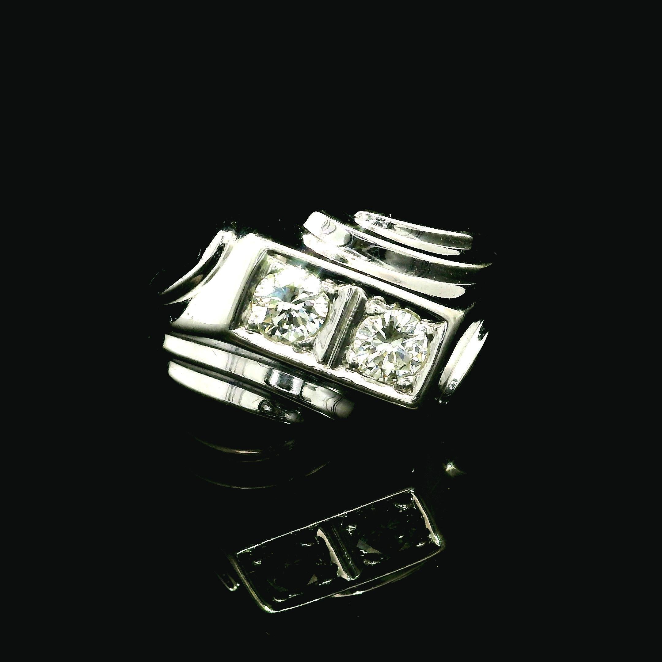 --Piedra(s):--
(2) Diamantes auténticos naturales - Talla brillante redonda - Engastados - Color H/I - Claridad VS2 - 0,50ctw (aprox.)
Peso total en quilates: 0,50 (aprox.)

Material: Oro blanco macizo de 14 quilates
Peso: 6,72 gramos
Tamaño del