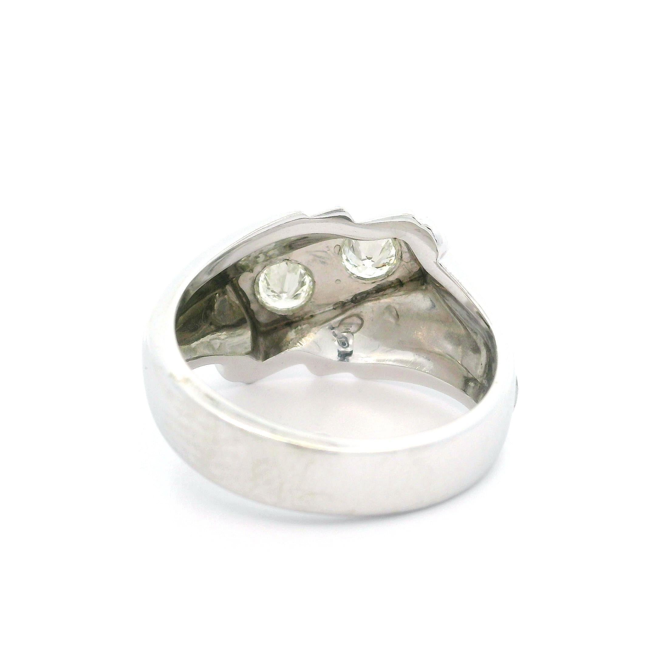 Anillo escalonado vintage retro unisex de oro blanco de 14k y doble diamante de 0,50 ctw Corte brillante en venta
