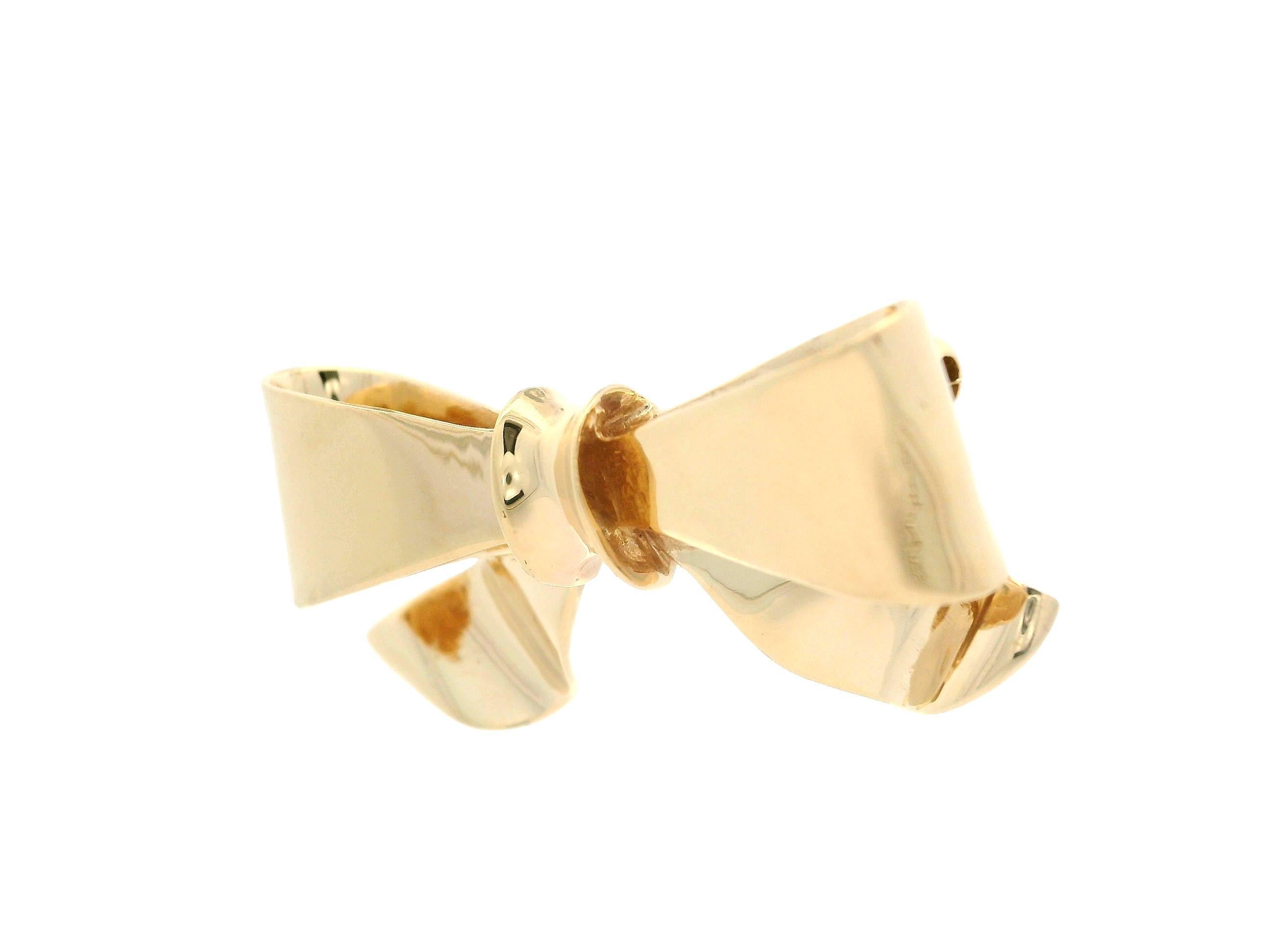 Rétro Vintage By di ottima fattura in oro giallo 14k con finitura lucida Spilla a nastro con arco in vendita