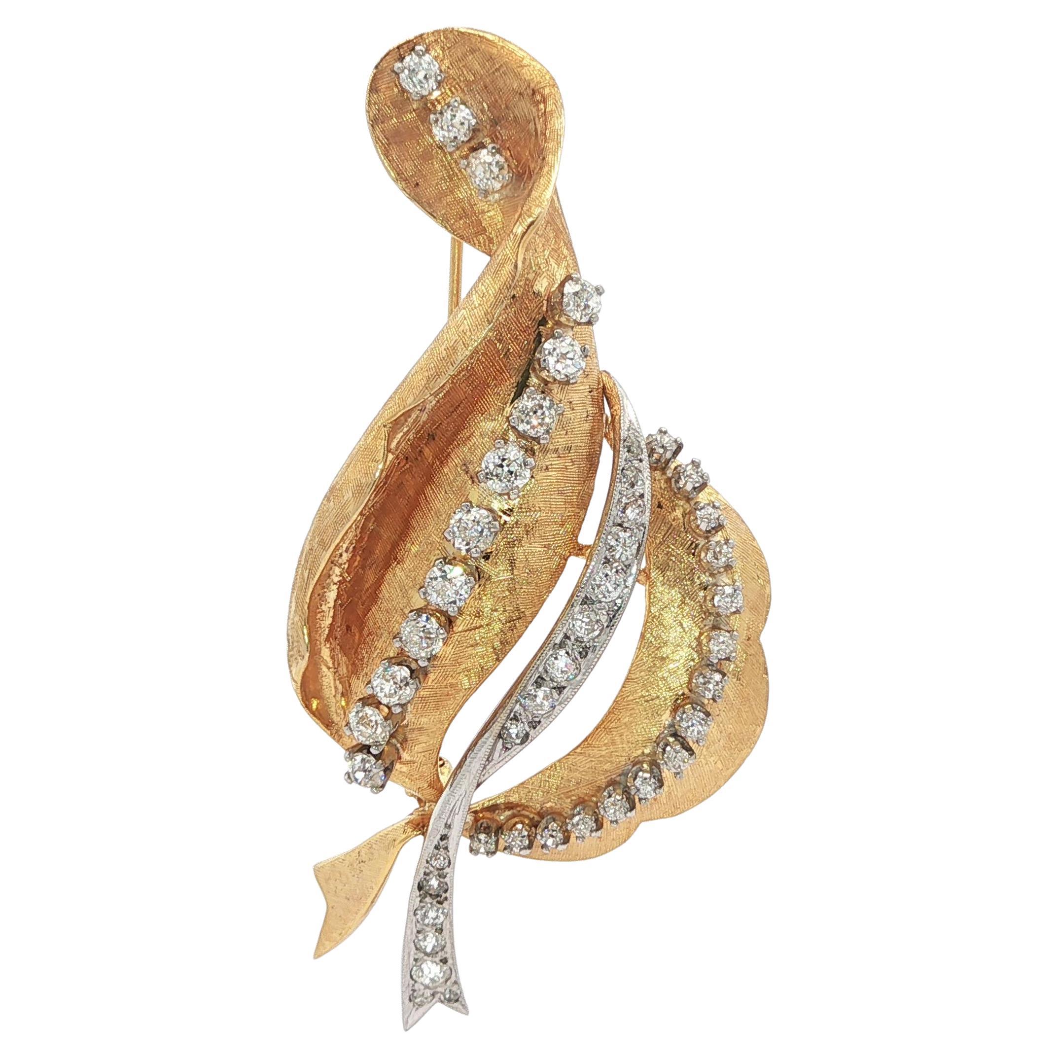 Spilla retrò d'epoca in oro giallo con diamante da 1,60 carati e grande nastro Florentine