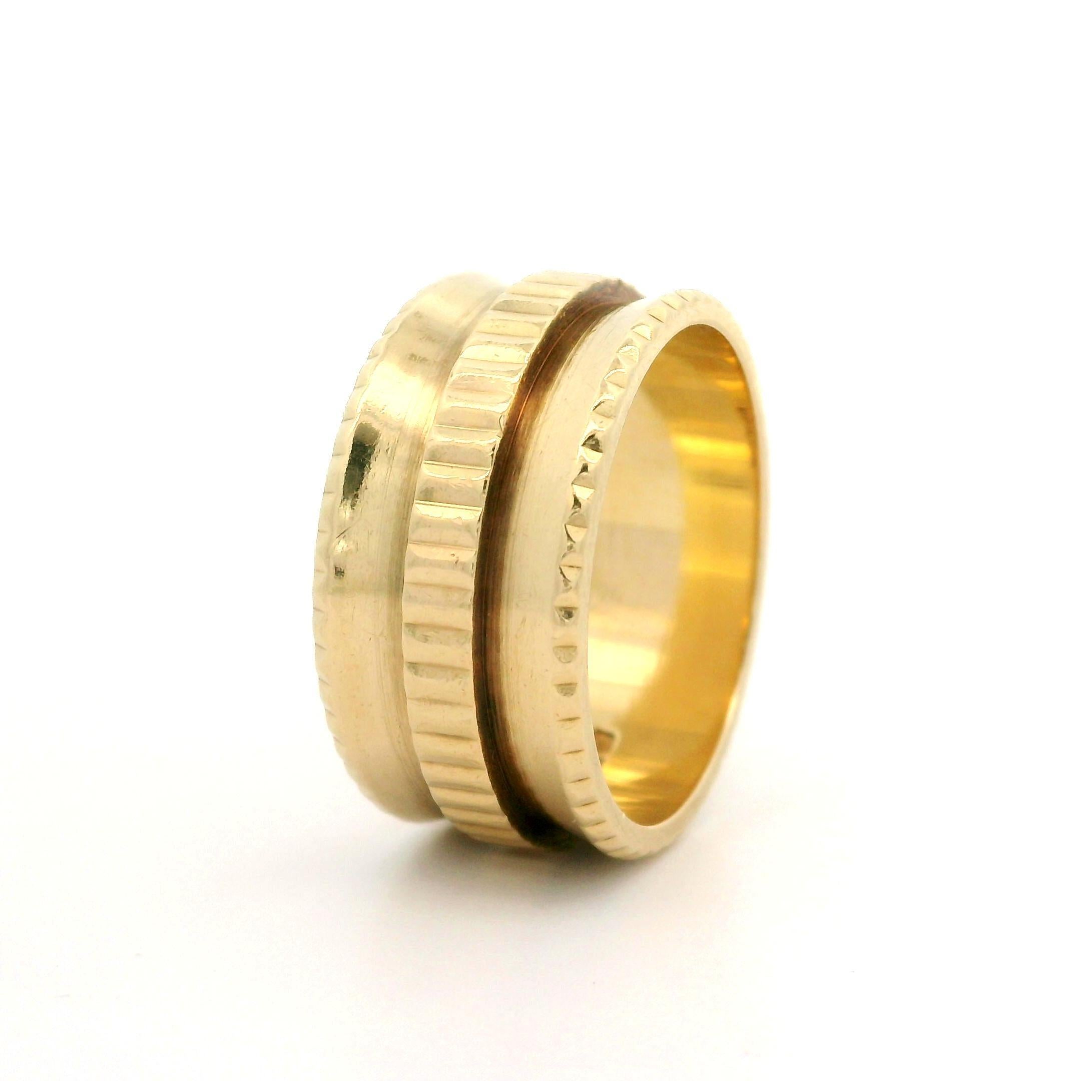 Vintage Retro Yellow Gold 9.9mm Wide Concave Fluted Center Band Ring For Sale 1