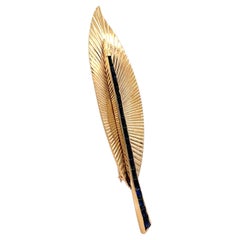Vintage Retro Yellow Gold Baguette Sapphire Textured Leaf Feather Pin Brooch