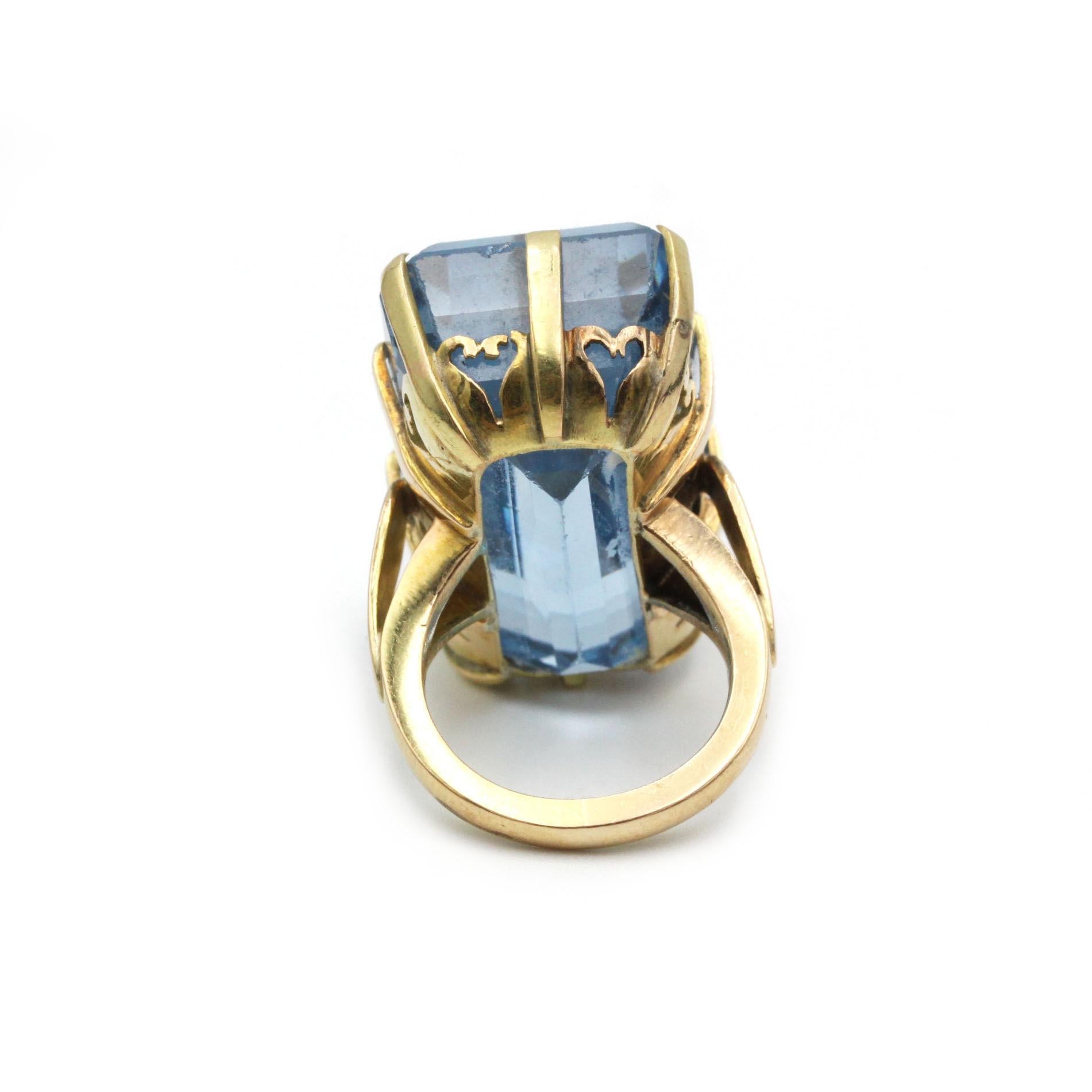 Bague rétro vintage en or jaune avec topaze bleue Bon état - En vente à MONTMORENCY, FR