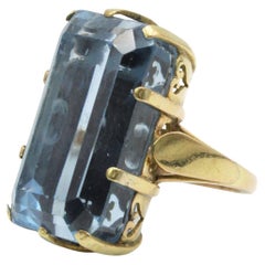 Vintage Retro Yellow Gold Ring with Blue Topaz
