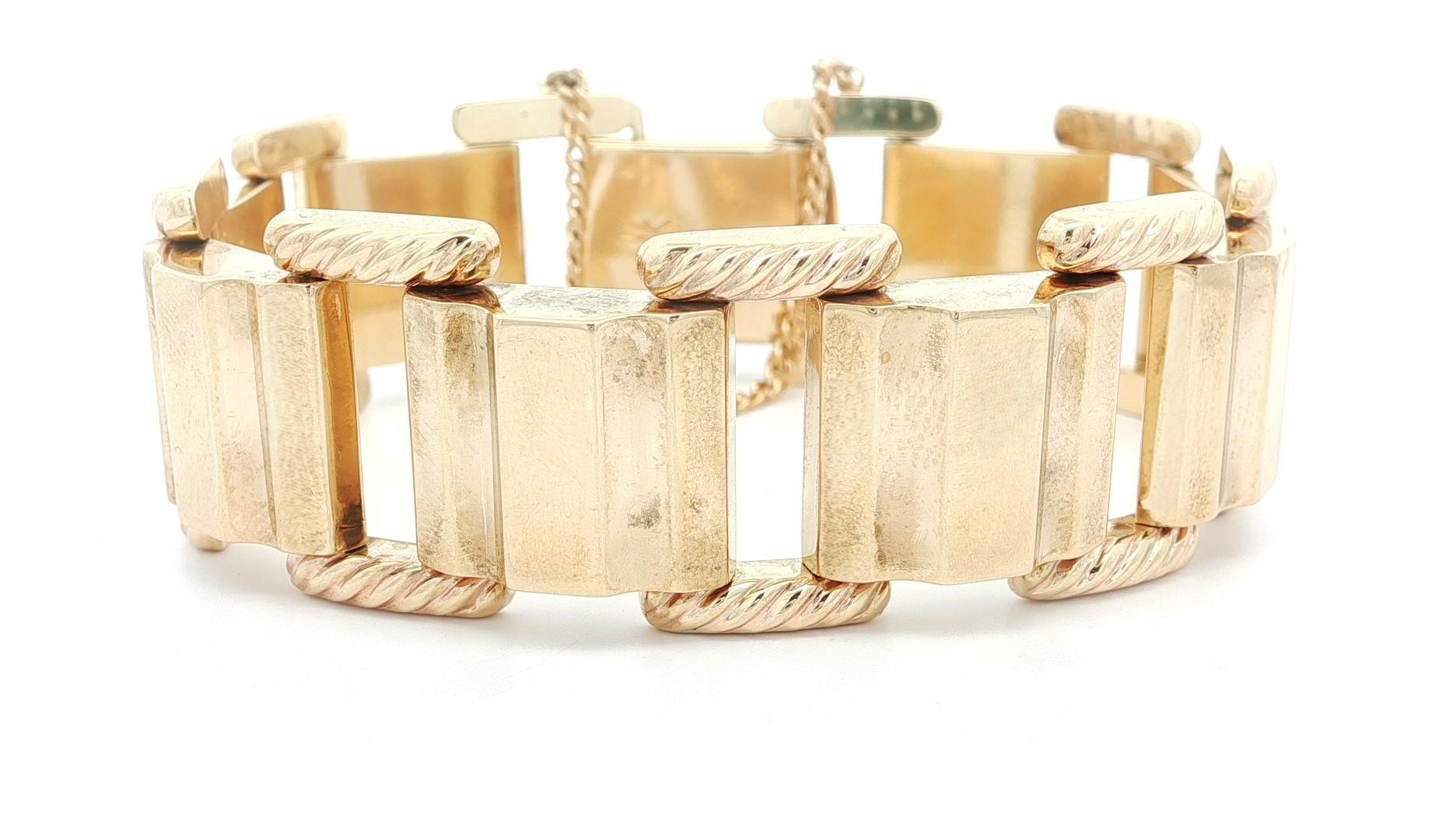 Pulsera de eslabones de oro amarillo retro vintage con panel acanalado ancho y abullonado en venta 1